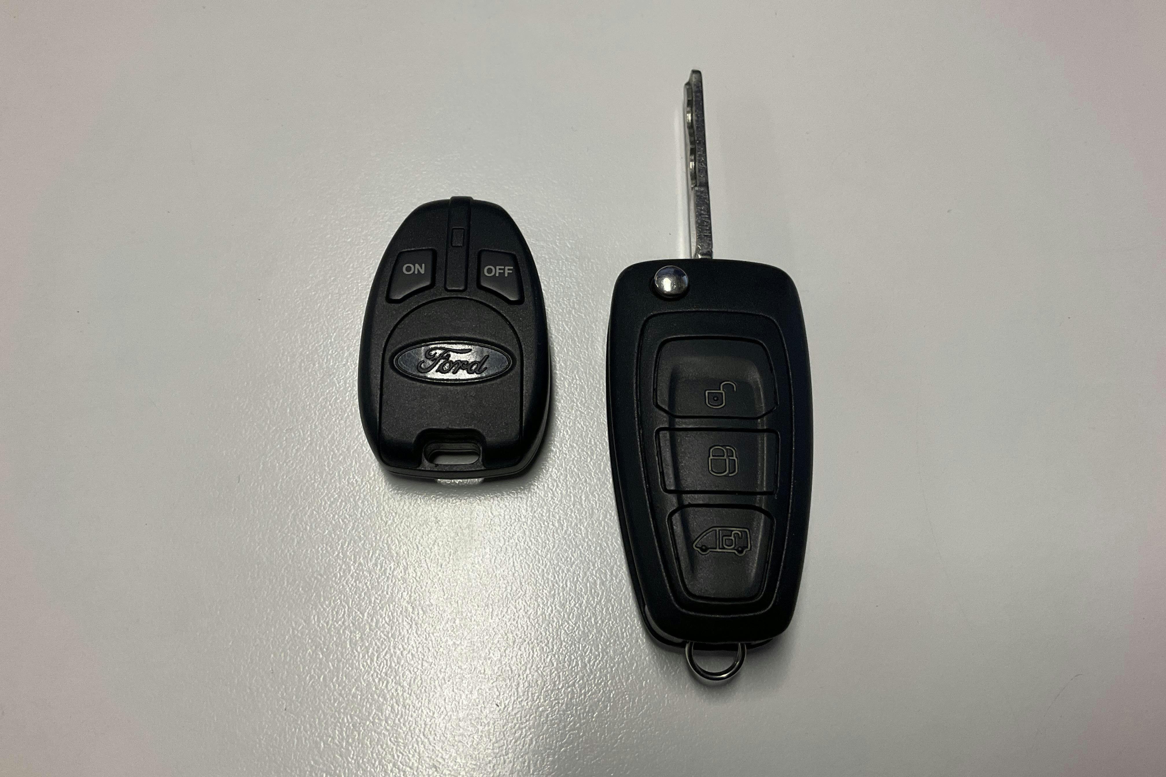 Presentationsfoto 15 av 15: Ford Transit Custom 300 MHEV (130hk) - 8 643 mil - Manuell - vit - 2021