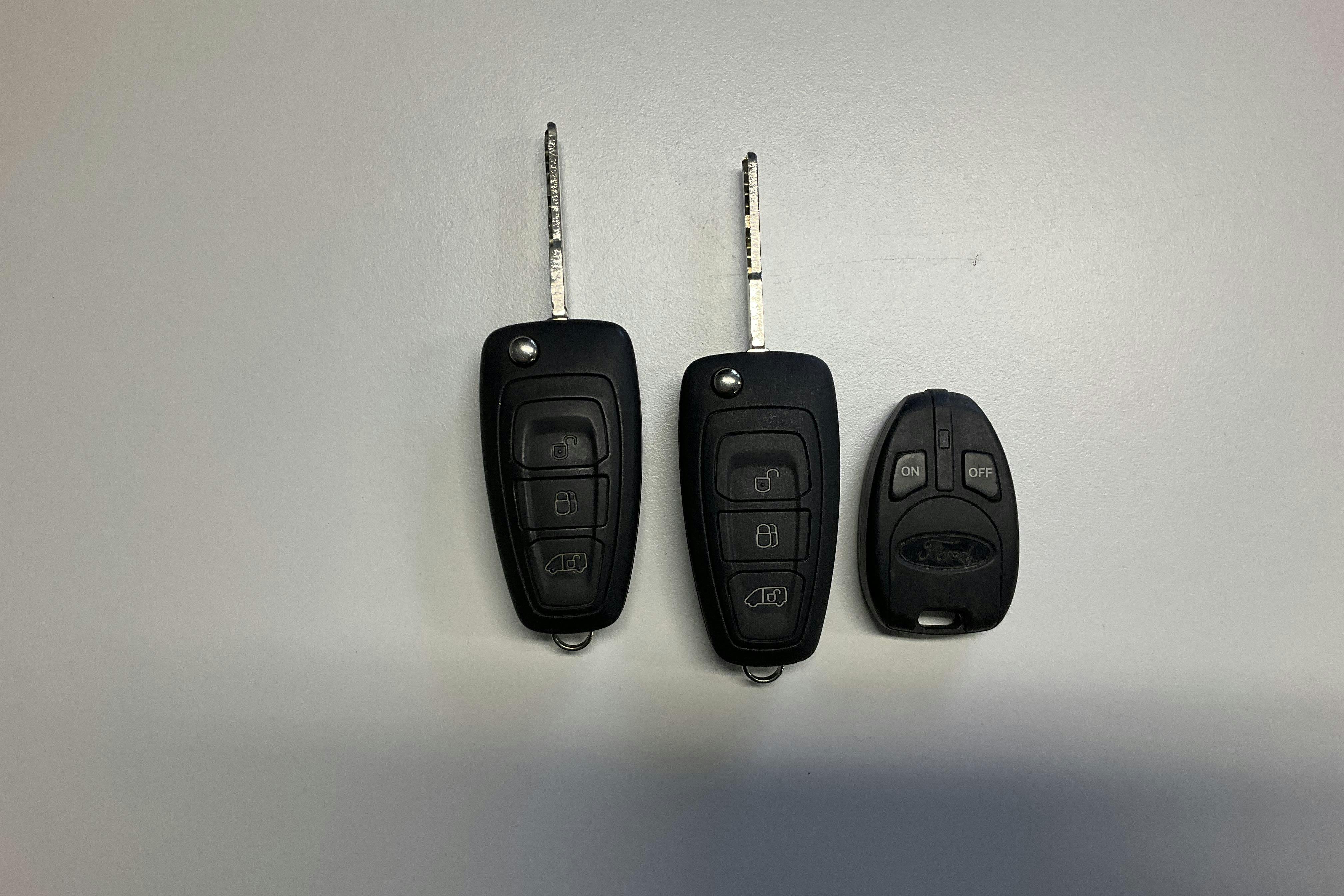 Presentationsfoto 14 av 14: Ford Transit Custom 300 MHEV (130hk) - 13 120 mil - Manuell - vit - 2021