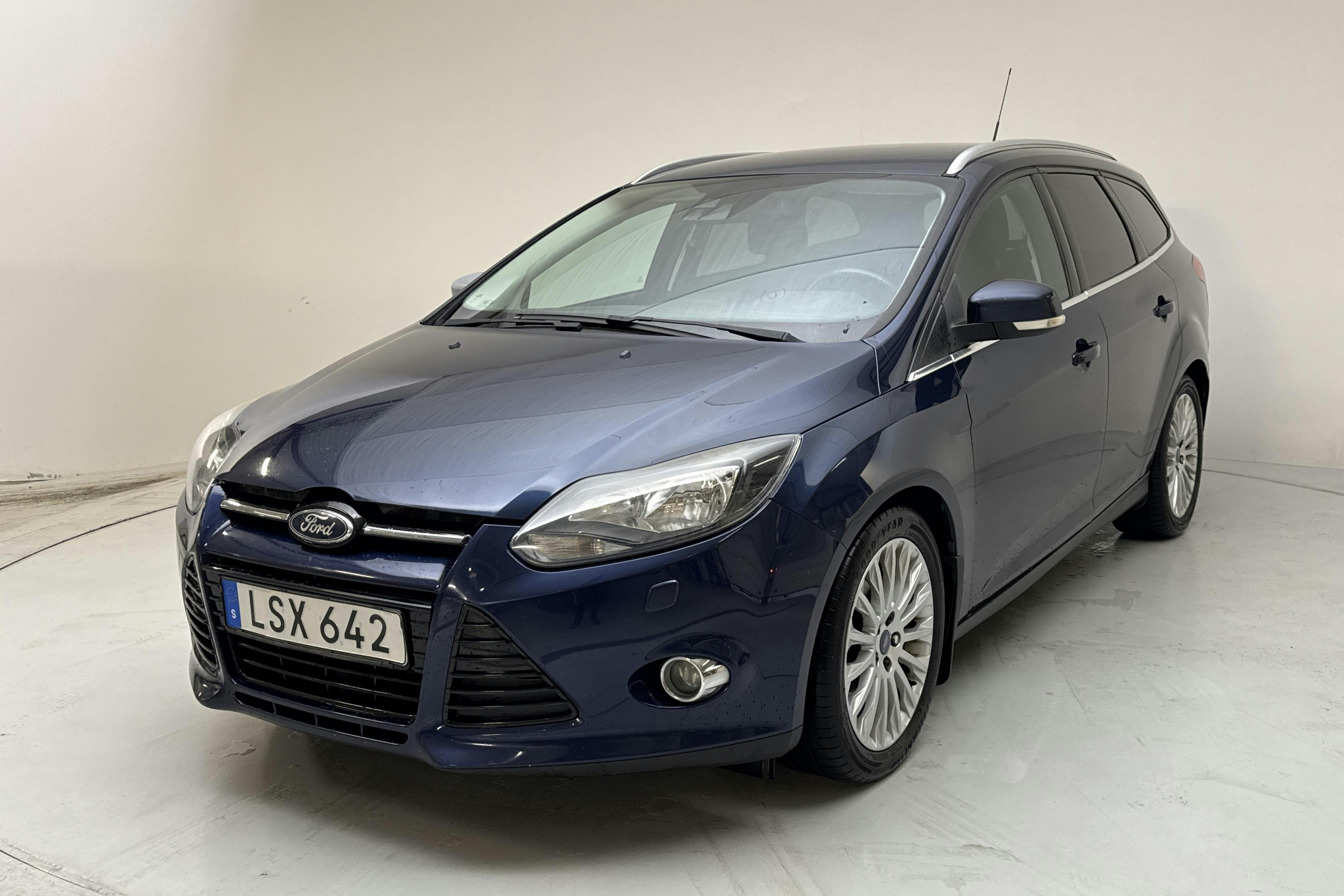 Presentationsfoto 1 av 12: Ford Focus 1.6 TDCi Kombi (115hk) - 20 169 mil - Manuell - blå - 2011