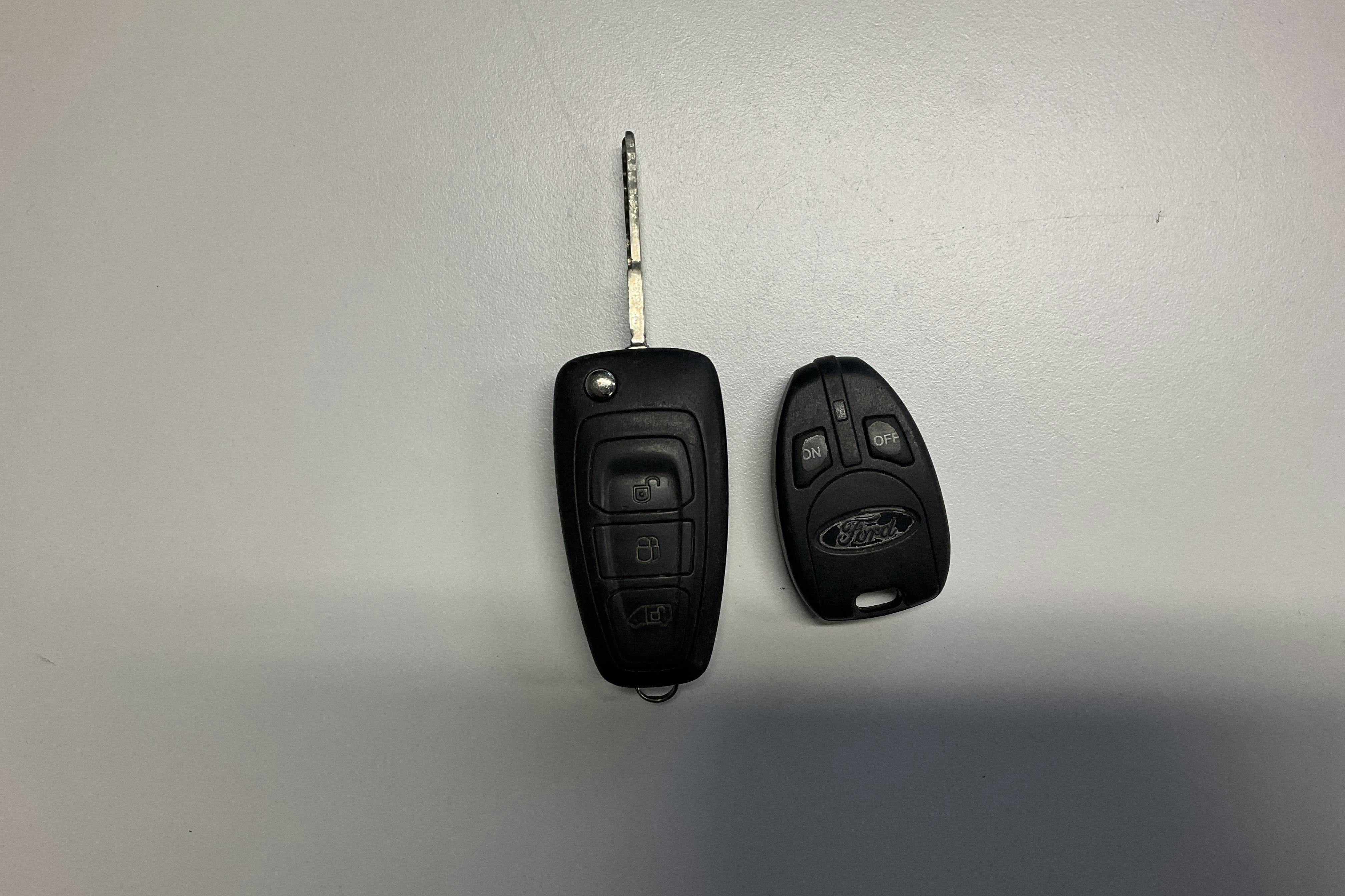 Presentationsfoto 15 av 15: Ford Transit Custom 300 MHEV (130hk) - 11 170 mil - Manuell - vit - 2021