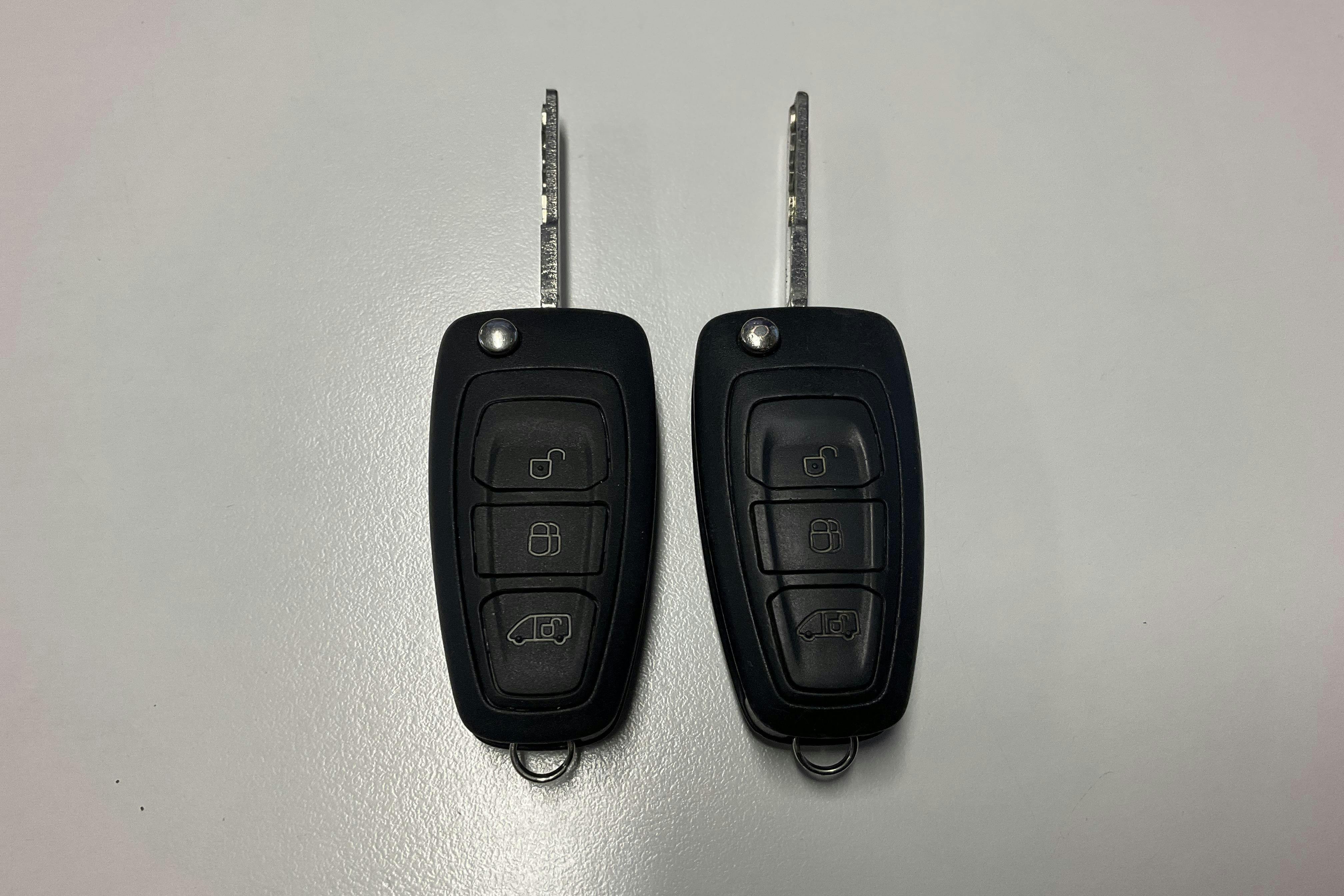 Presentationsfoto 13 av 13: Ford Transit Custom 300 MHEV (130hk) - 13 863 mil - Manuell - vit - 2021