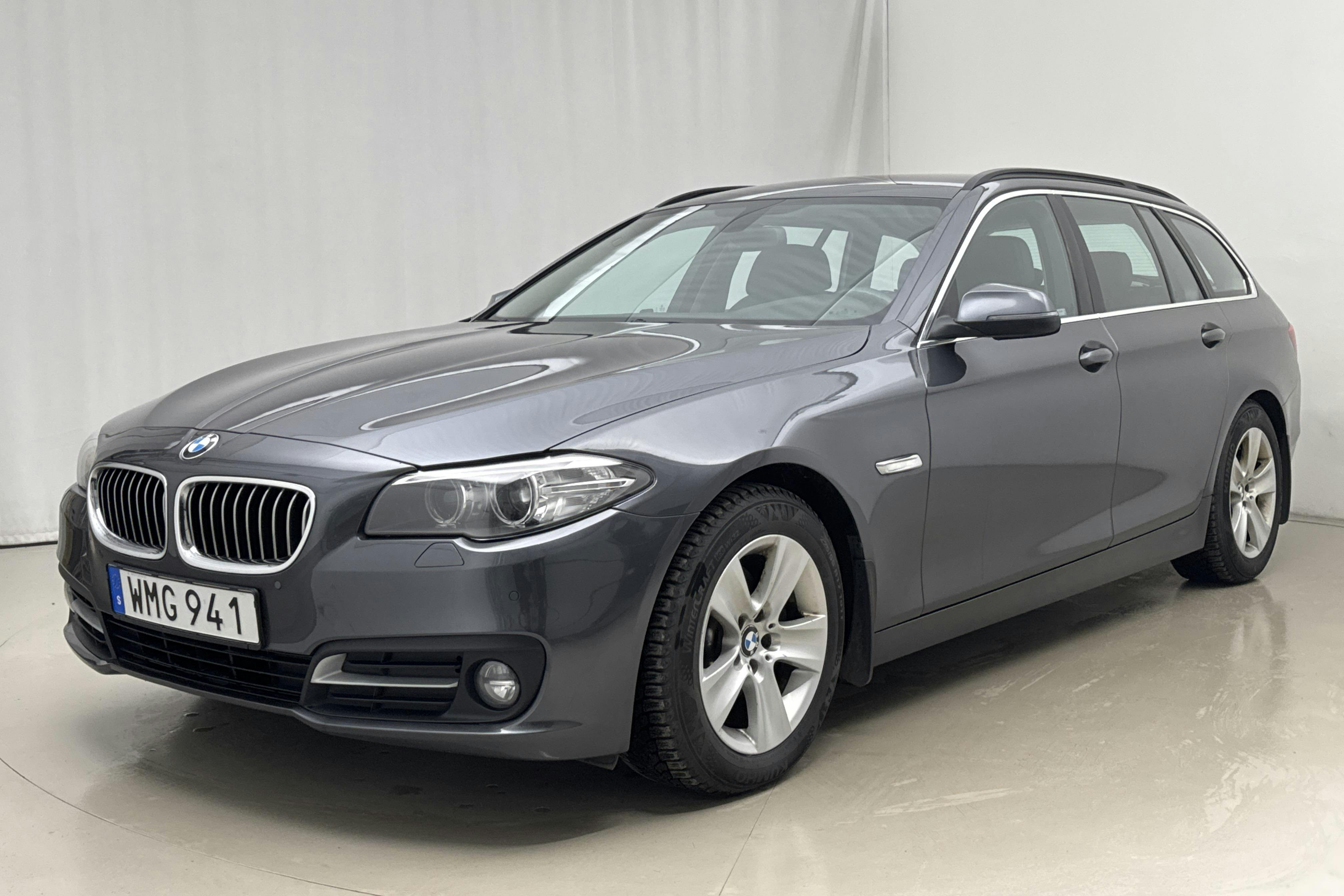 Presentationsfoto 1 av 26: BMW 520d xDrive Touring, F11 (190hk) - 13 983 mil - Automat - grå - 2016
