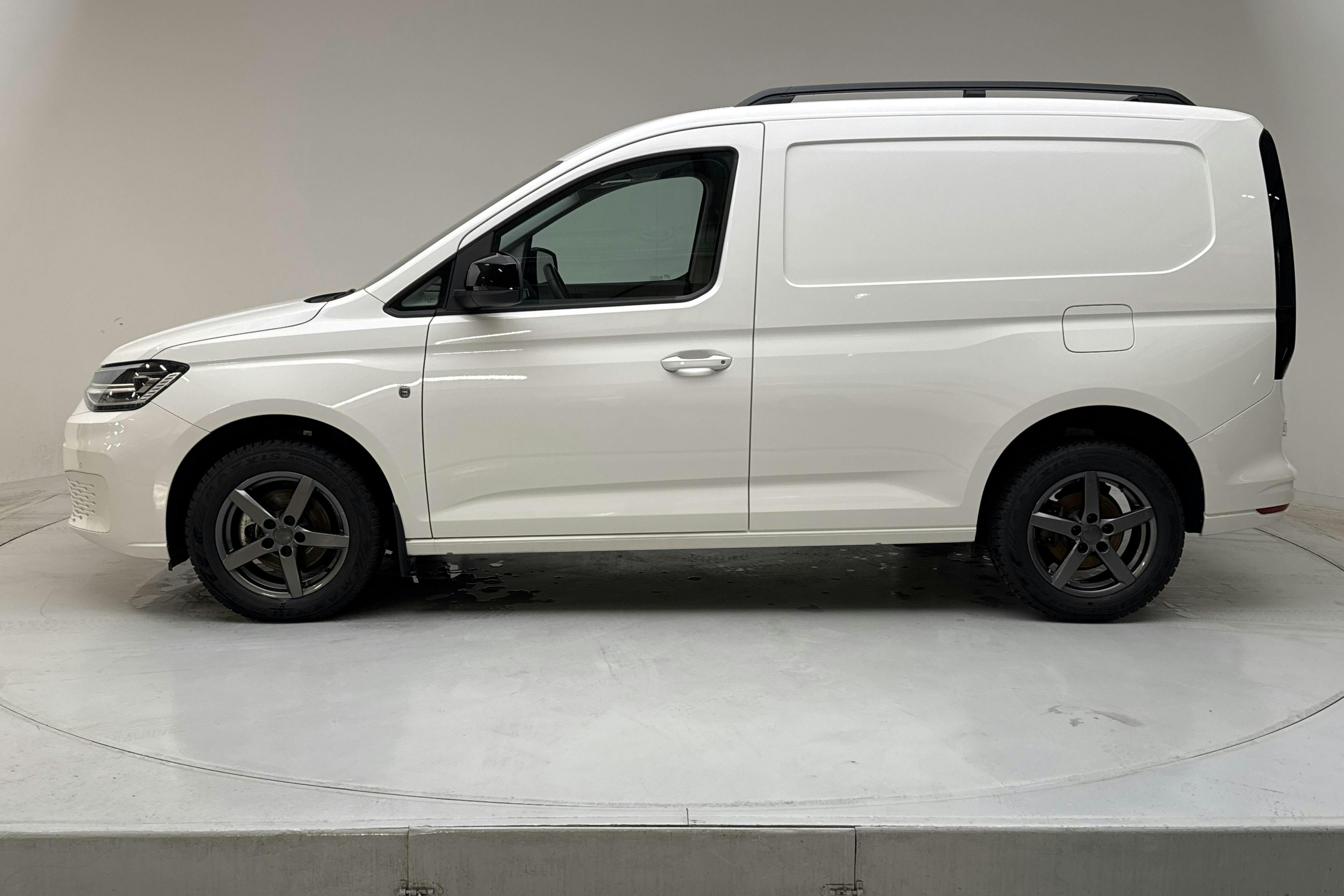 Presentationsfoto 2 av 14: VW Caddy Cargo 2.0 TDI (102hk) - 3 986 mil - Manuell - vit - 2024
