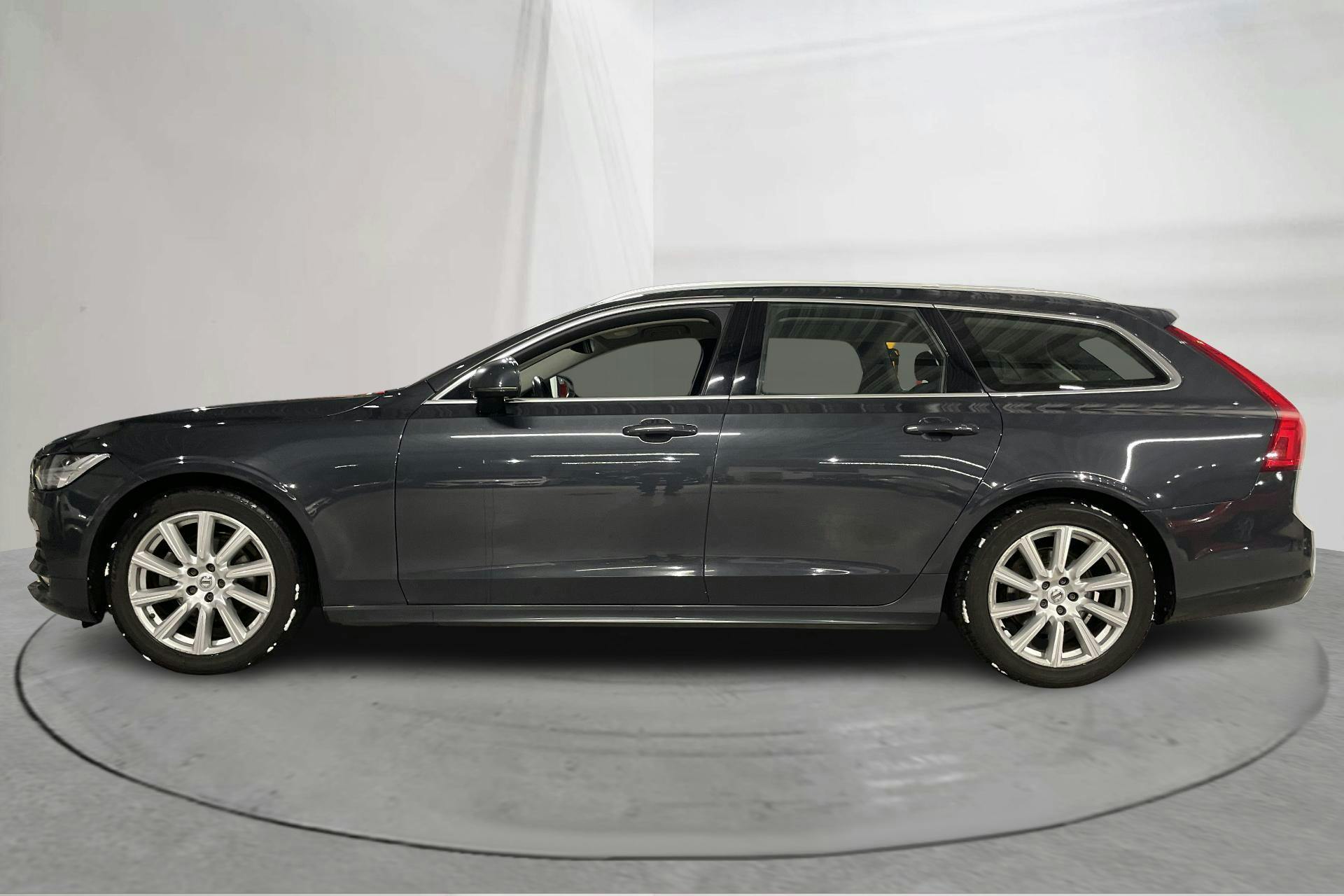 Presentationsfoto 2 av 18: Volvo V90 D4 (190hk) - 42 166 mil - Automat - grå - 2020