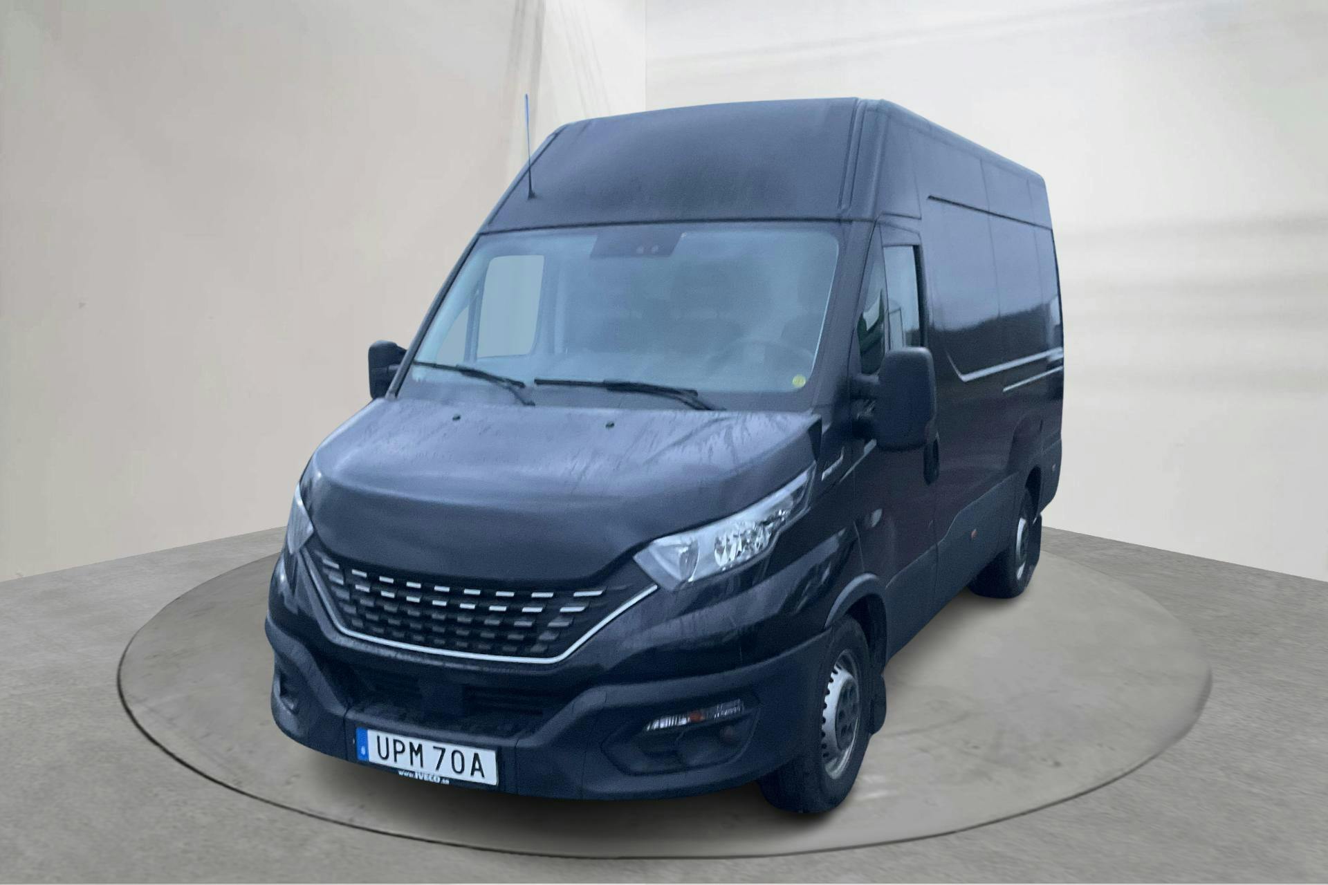 Presentation photo 1 of 11: Iveco Daily 35 2.3 (136hk) - 90 400 km - Automatic - black - 2020