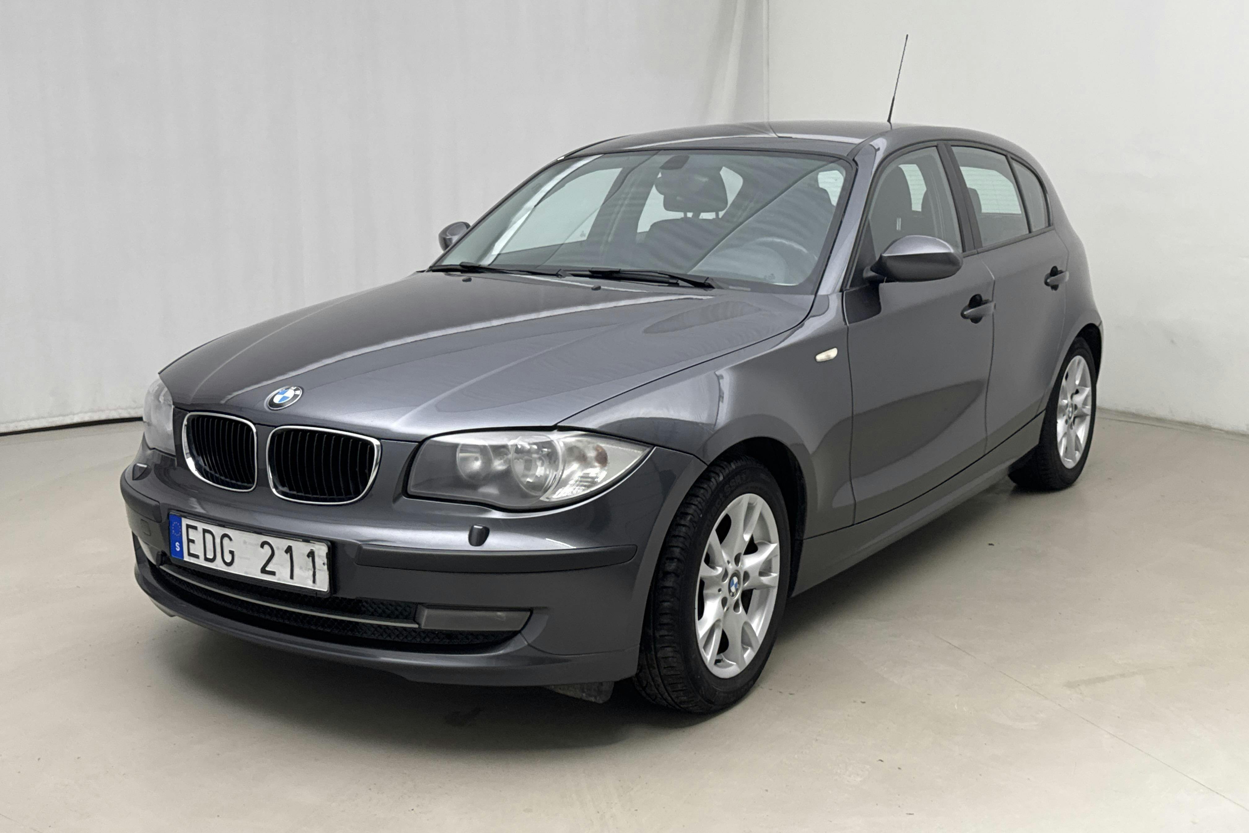 Präsentationsfoto 1 von 12: BMW 118d 5dr, E87 (143hk) - 171 120 Kilometer - Handbuch - grau - 2008