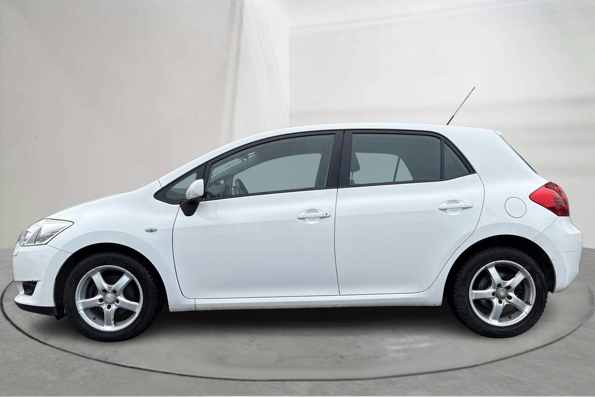 Presentation photo 2 of 15: Toyota Auris 1.4 D-4D 5dr (90hk) - 97 520 km - Automatic - white - 2009