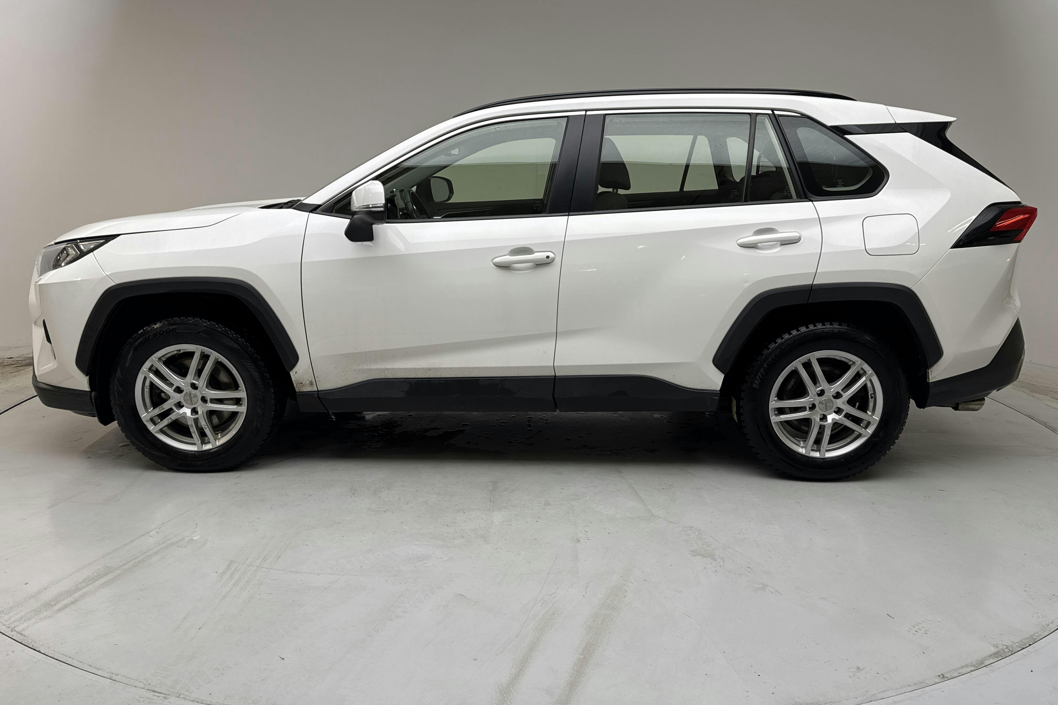 Presentation photo 2 of 13: Toyota RAV4 2.5 HSD AWD (222hk) - 212 900 km - Automatic - white - 2022