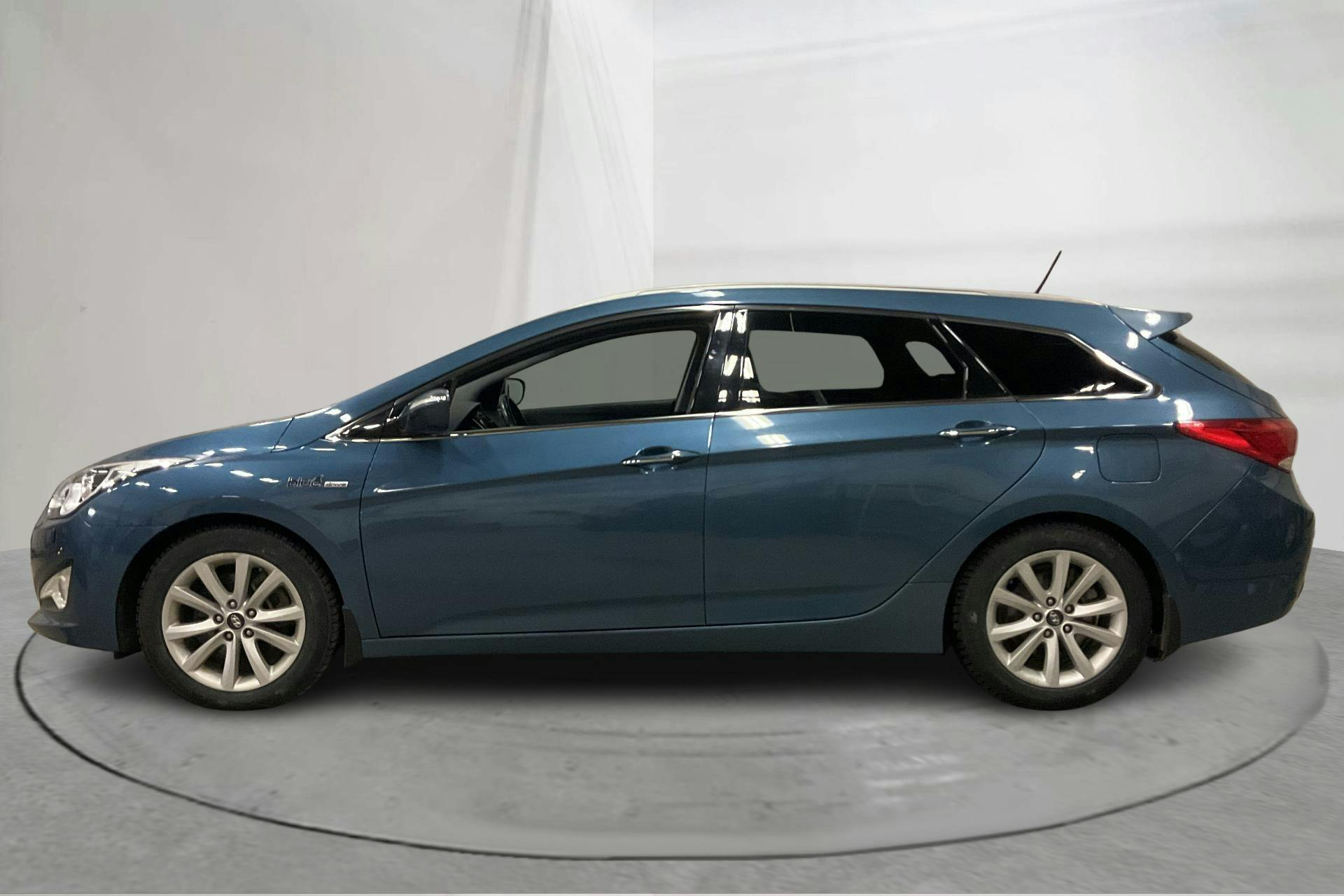 Presentation photo 2 of 15: Hyundai i40 1.7 CRDi Kombi (136hk) - 169 400 km - Manual - blue - 2013
