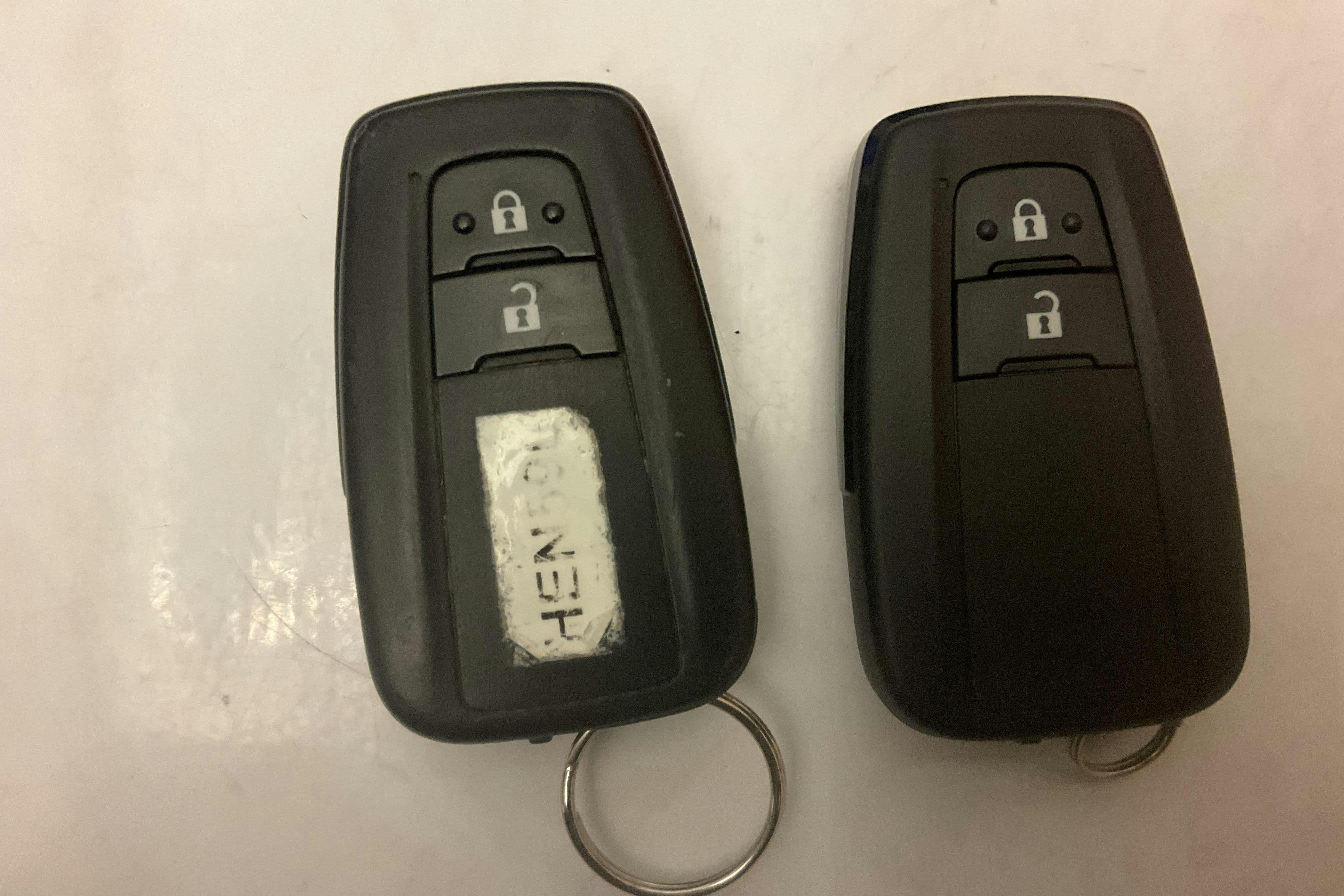 Präsentationsfoto 14 von 14: Toyota RAV4 2.5 HSD AWD (222hk) - 207 640 Kilometer - Verkaufsautomat - Weiß - 2020