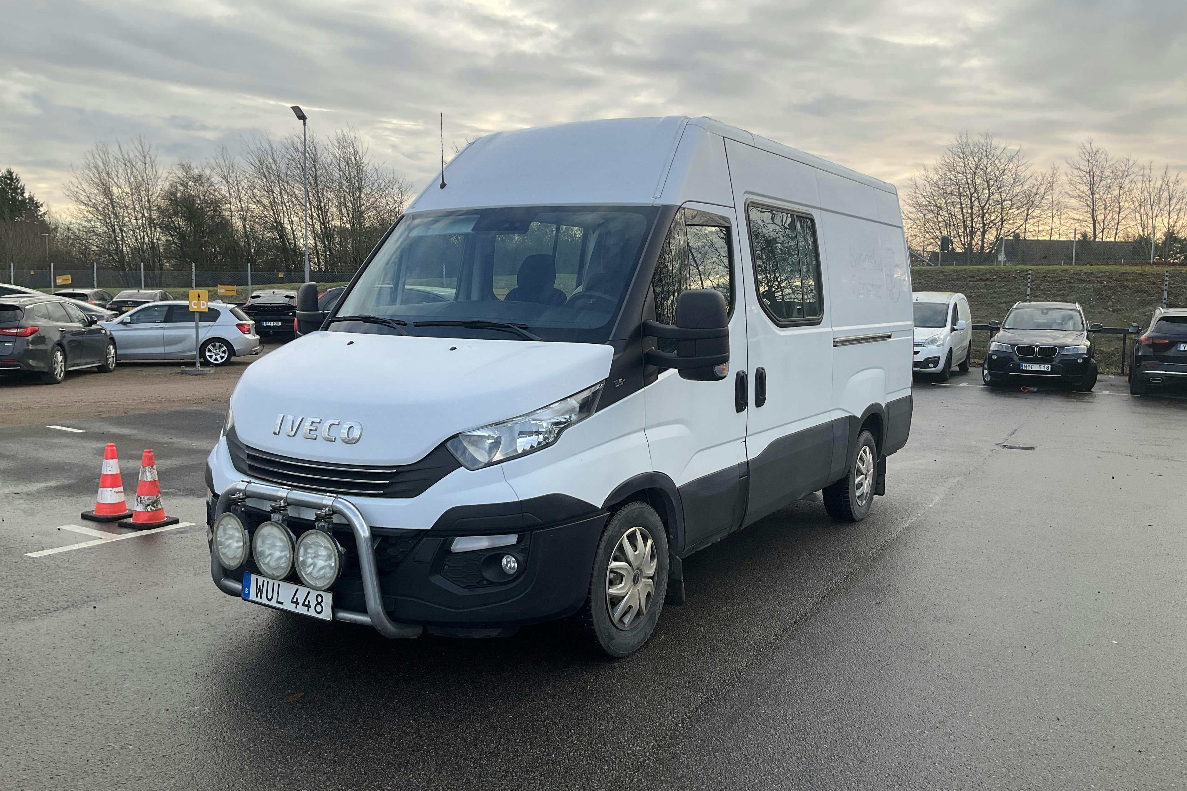 Presentation photo 1 of 13: Iveco Daily 35 3.0 (205hk) - 160 710 km - Automatic - white - 2017
