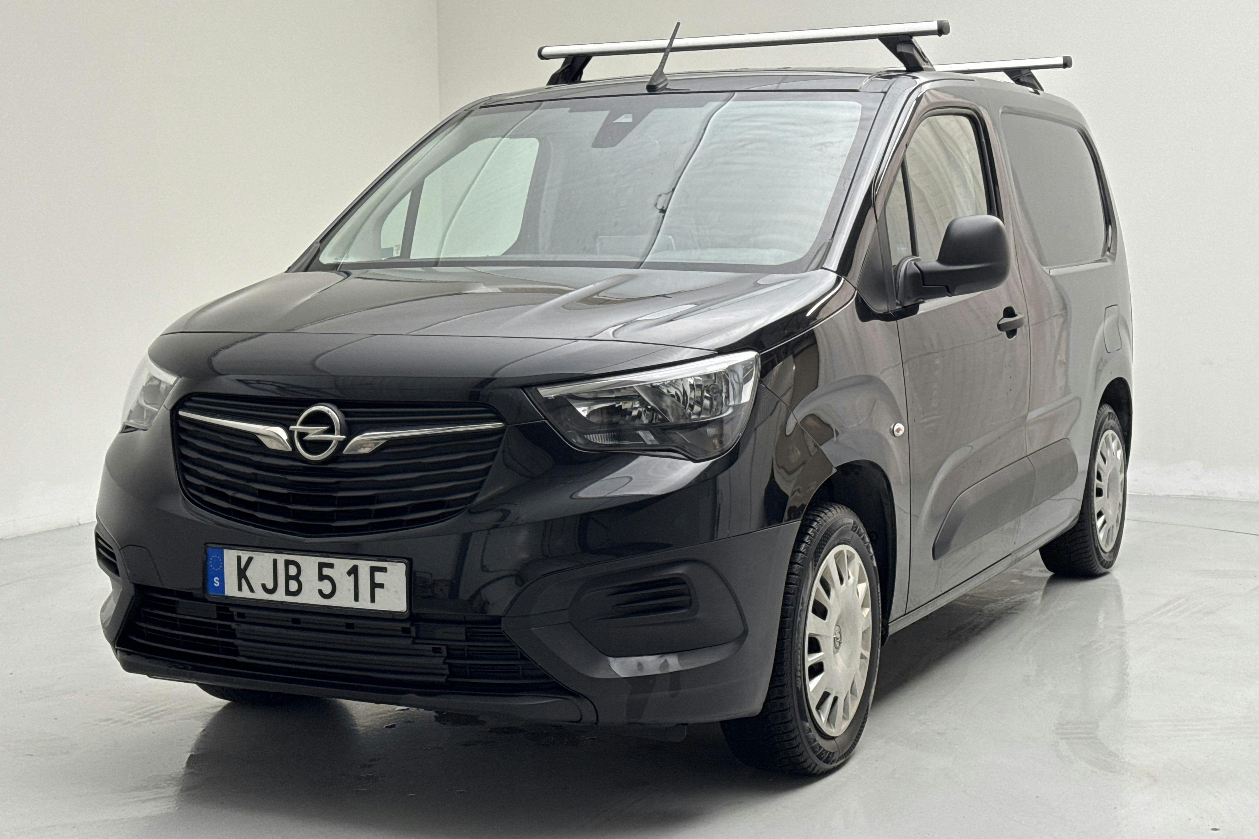 Presentationsfoto 1 av 16: Opel Combo 1.5 CDTI Skåp (102hk) - 5 258 mil - Manuell - svart - 2022
