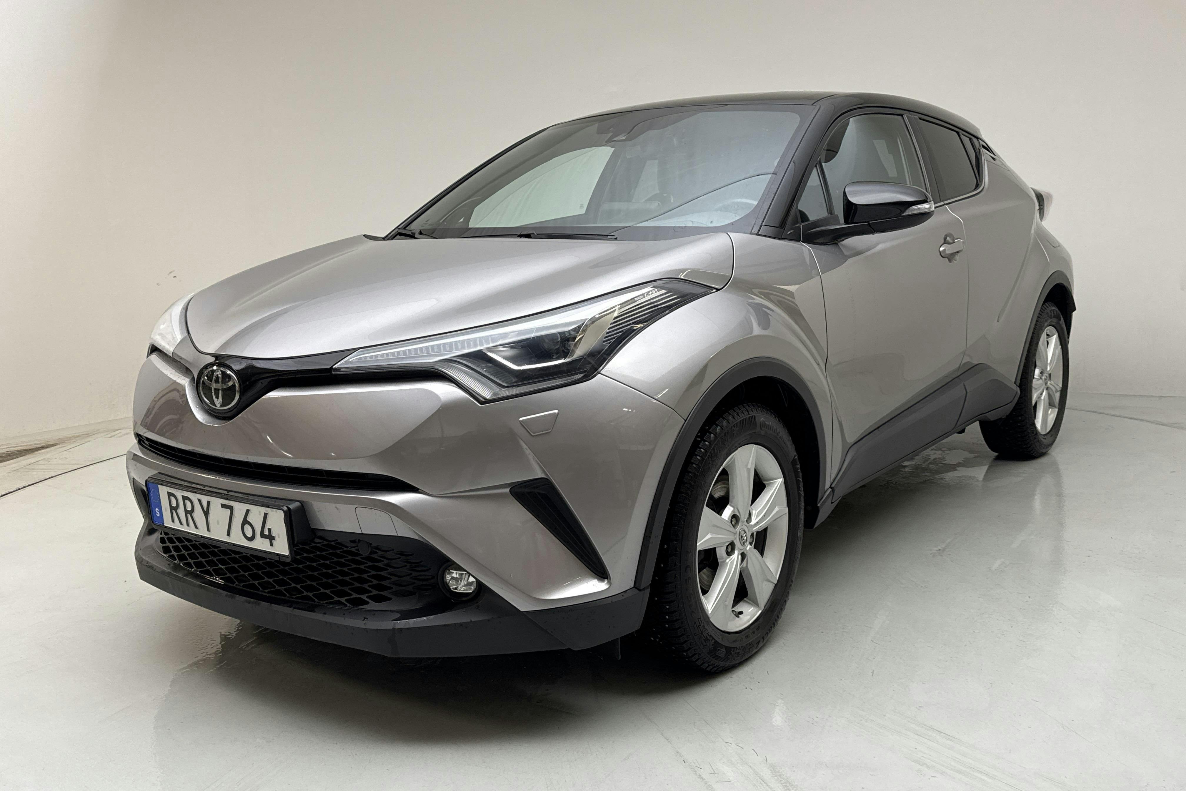 Presentationsfoto 1 av 15: Toyota C-HR 1.2T AWD (116hk) - 7 724 mil - Automat - Dark Grey - 2017