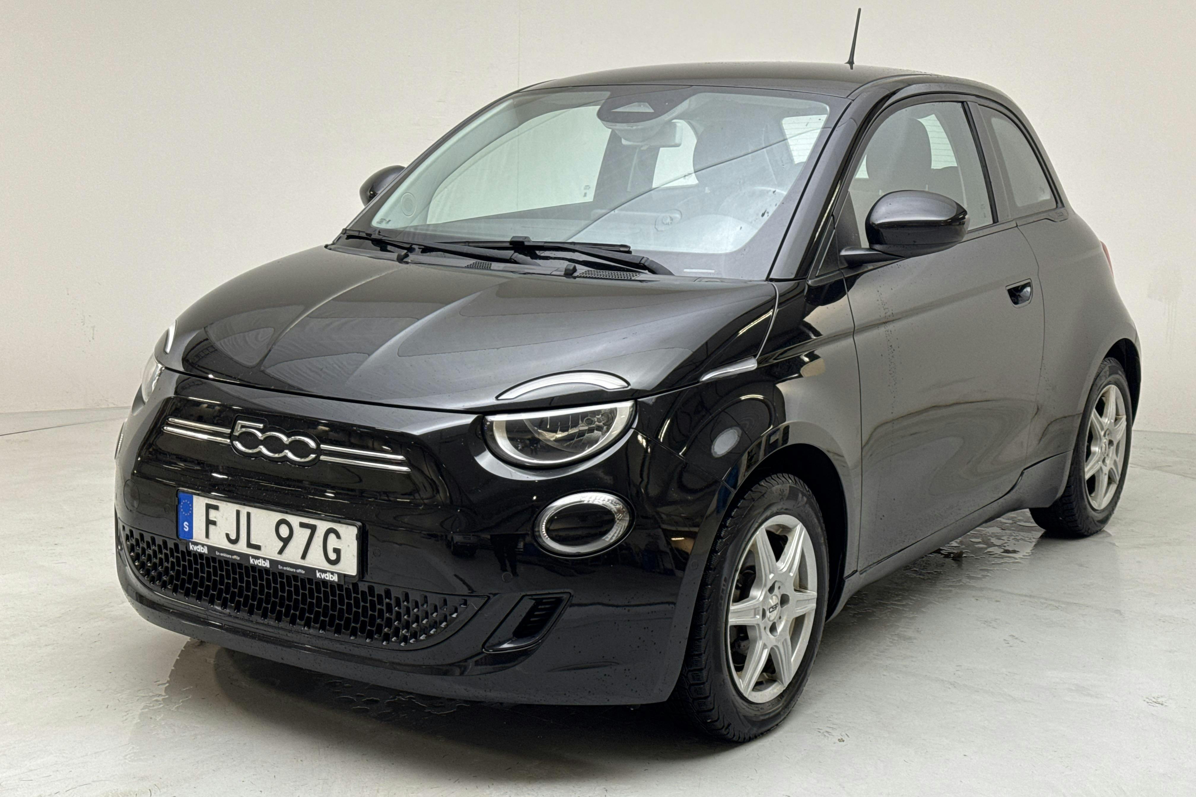 Presentationsfoto 1 av 17: Fiat 500e (118hk) - 7 511 mil - Automat - svart - 2021