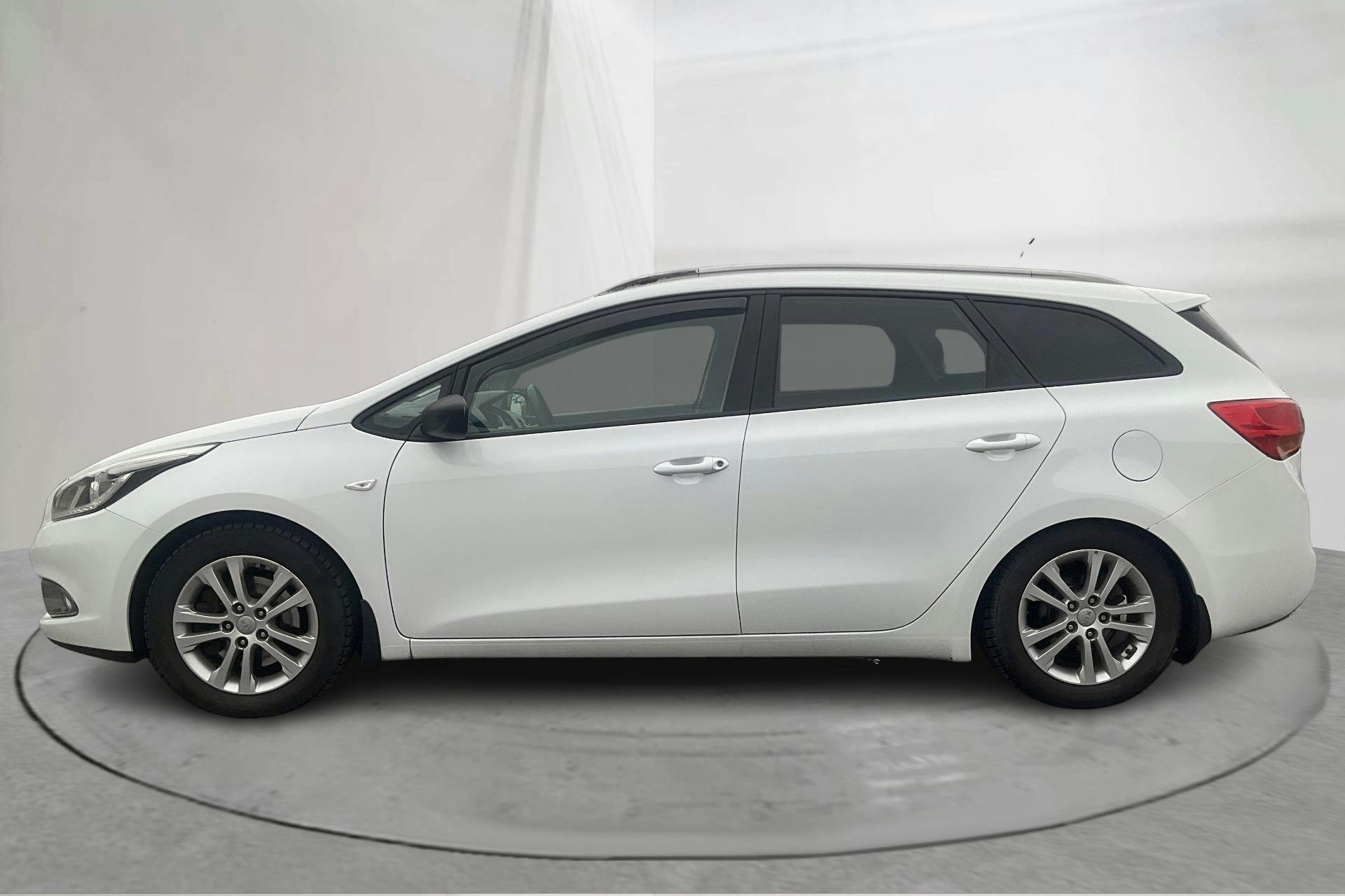 Presentation photo 2 of 15: KIA Cee'd 1.4 CRDi SW (90hk) - 161 740 km - Manual - white - 2014