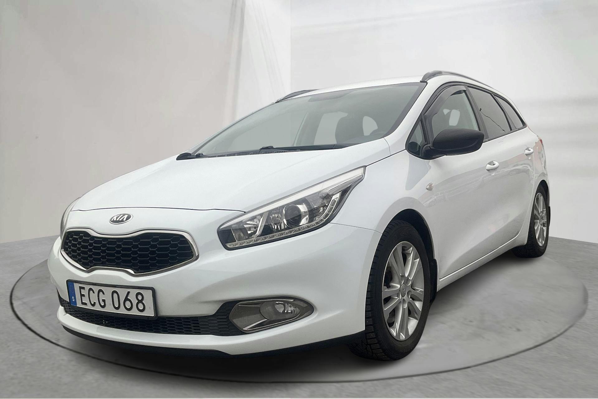 Presentation photo 1 of 15: KIA Cee'd 1.4 CRDi SW (90hk) - 161 740 km - Manual - white - 2014