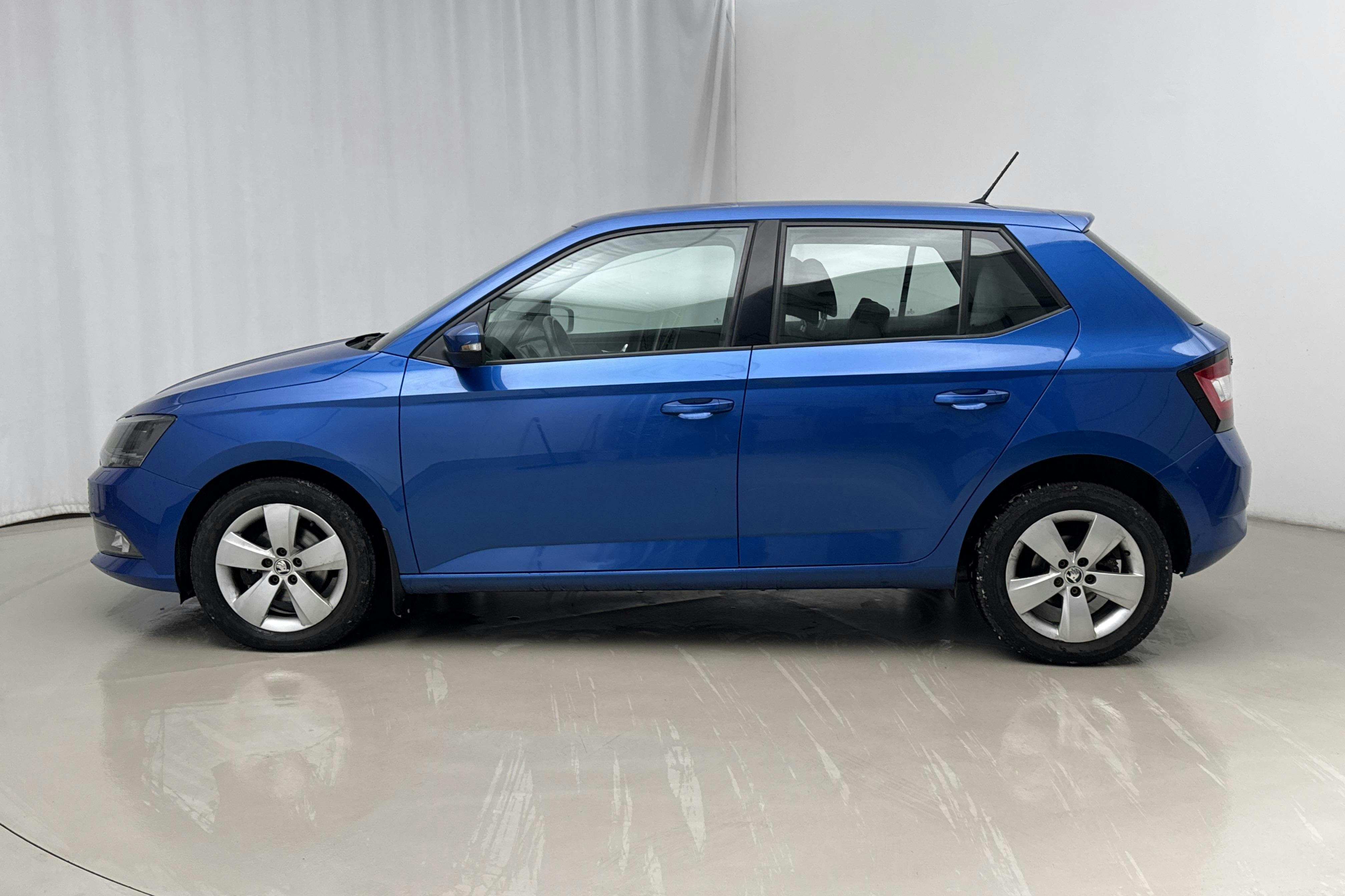 Præsentationsfoto 2 af 14: Skoda Fabia 1.2 TSI (90hk) - 80 390 kilometer - Manuel - Blå farve - 2016