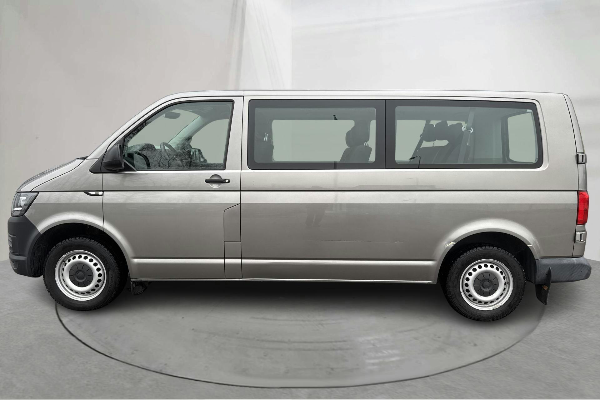 Presentation photo 2 of 14: VW Caravelle 2.0 TDI BMT (150hk) - 182 190 km - Automatic - Light Brown - 2019