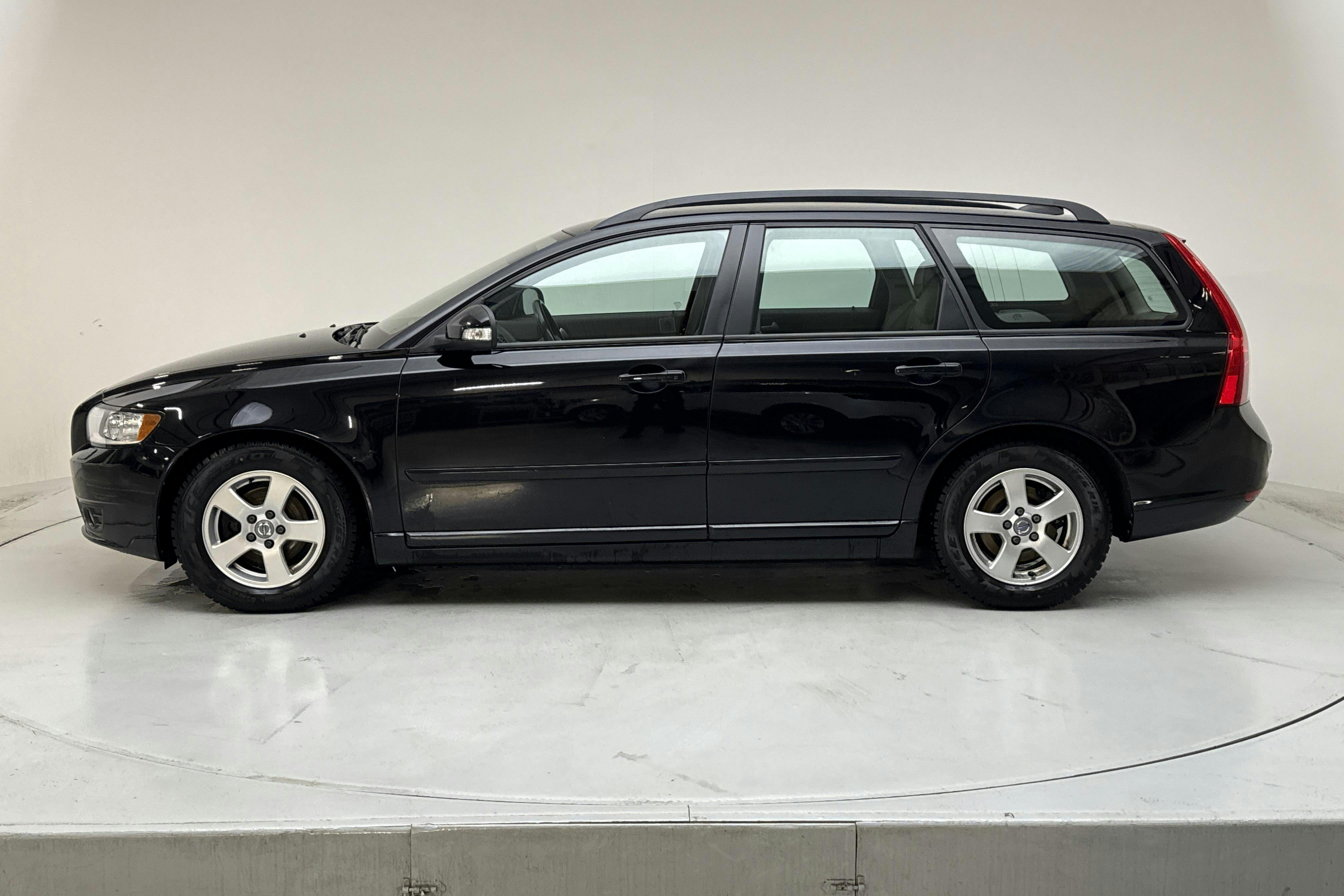 Presentation photo 2 of 14: Volvo V50 D2 (115hk) - 173 050 km - Manual - black - 2011