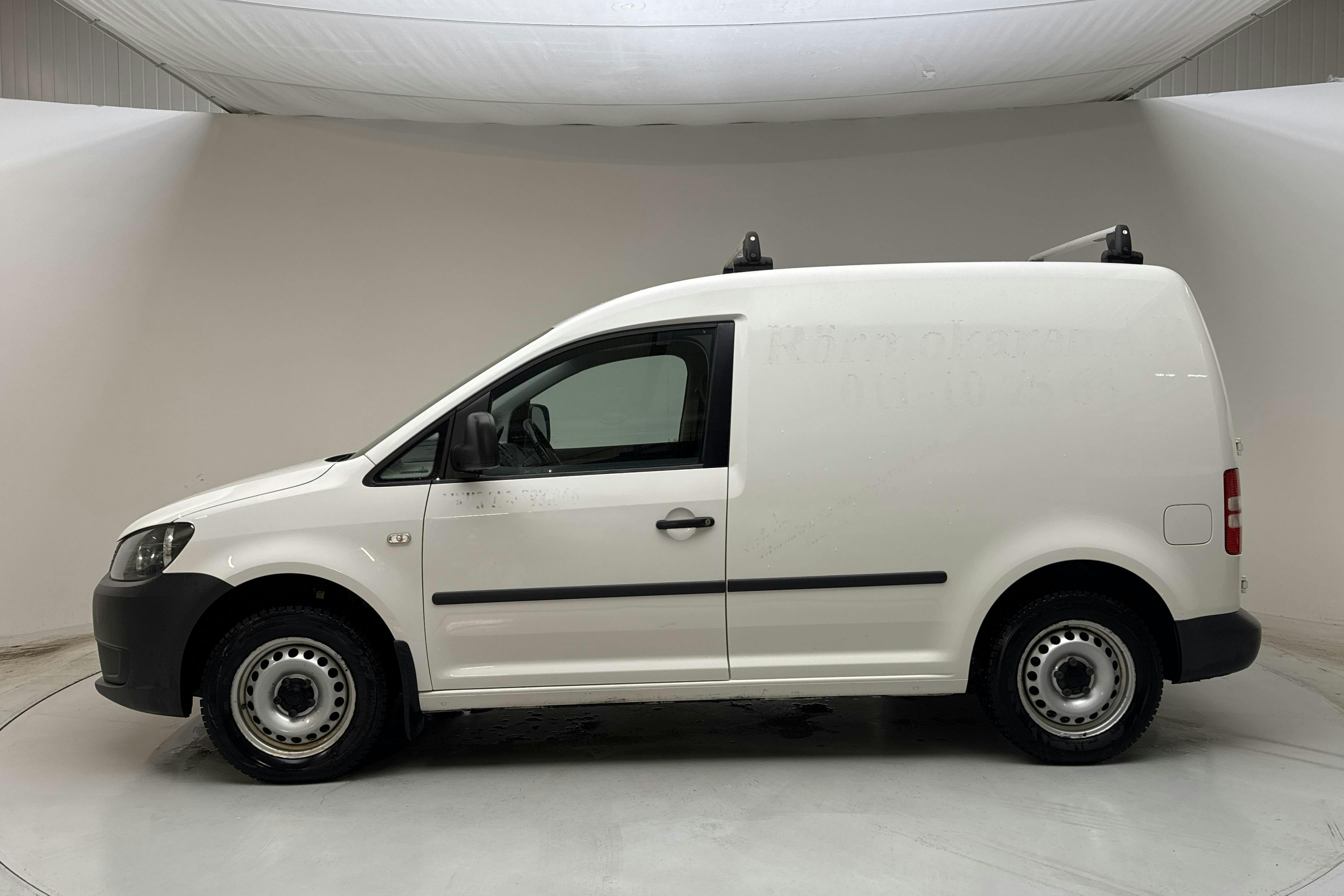 Presentationsfoto 2 av 13: VW Caddy 1.6 TDI Skåp (102hk) - 12 590 mil - Manuell - vit - 2015