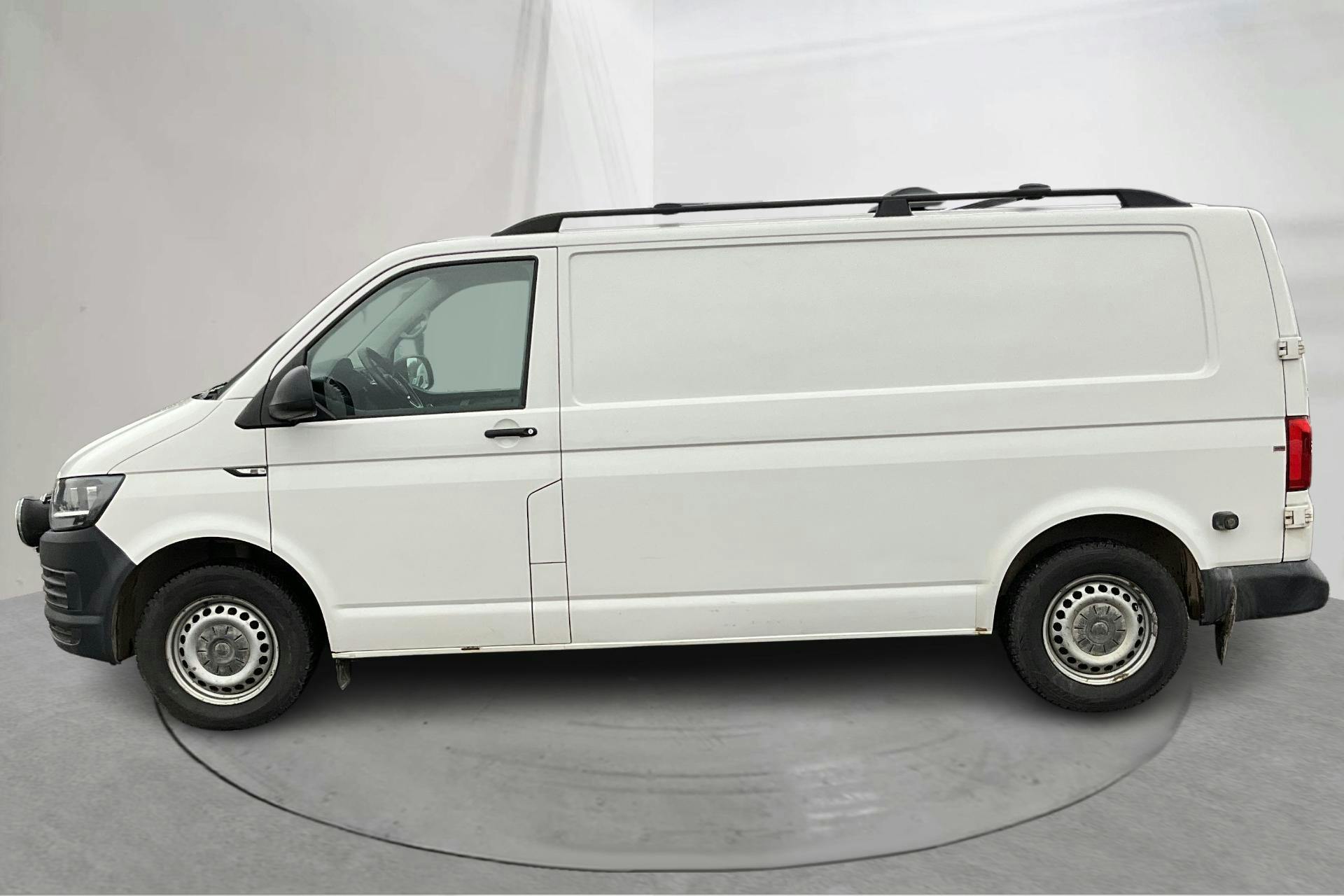 Presentationsfoto 2 av 12: VW Transporter T6 2.0 TDI BMT Skåp (150hk) - 17 176 mil - Manuell - vit - 2017