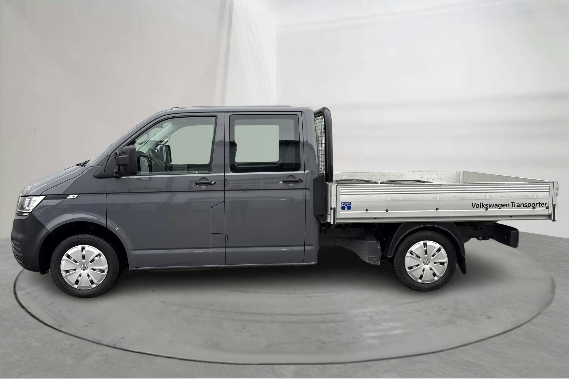 Presentationsfoto 2 av 14: VW Transporter Pickup T6.1 TDI (110hk) - 6 764 mil - Manuell - grå - 2022