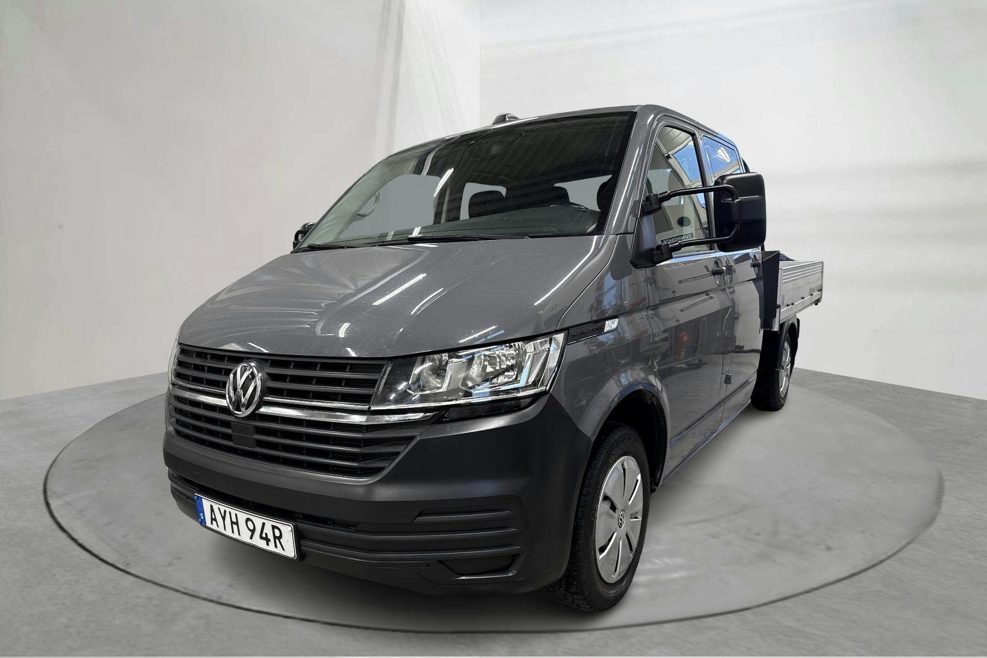 Presentationsfoto 1 av 14: VW Transporter Pickup T6.1 TDI (110hk) - 6 764 mil - Manuell - grå - 2022