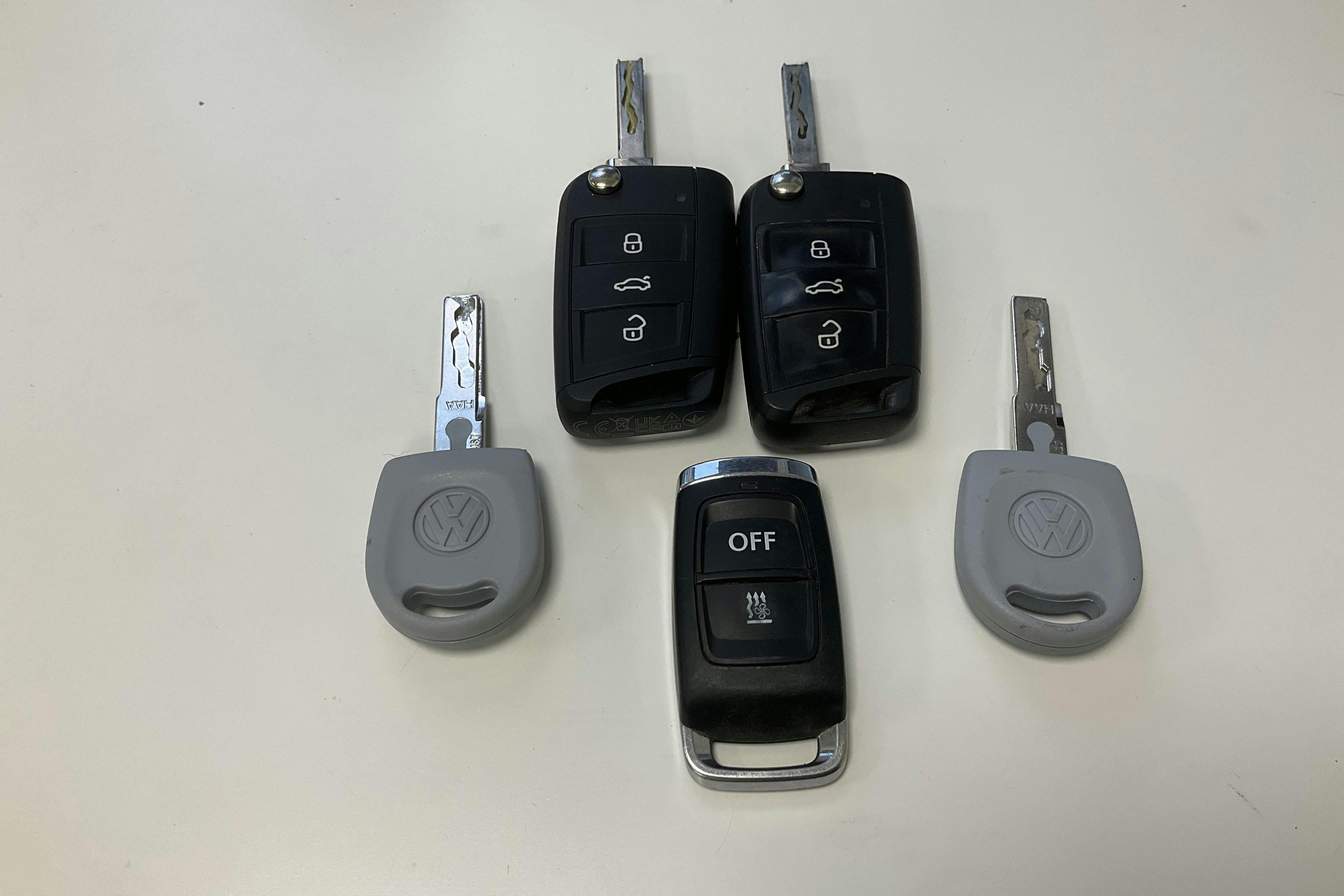 Presentationsfoto 14 av 14: VW Transporter Pickup T6.1 TDI (110hk) - 6 764 mil - Manuell - grå - 2022