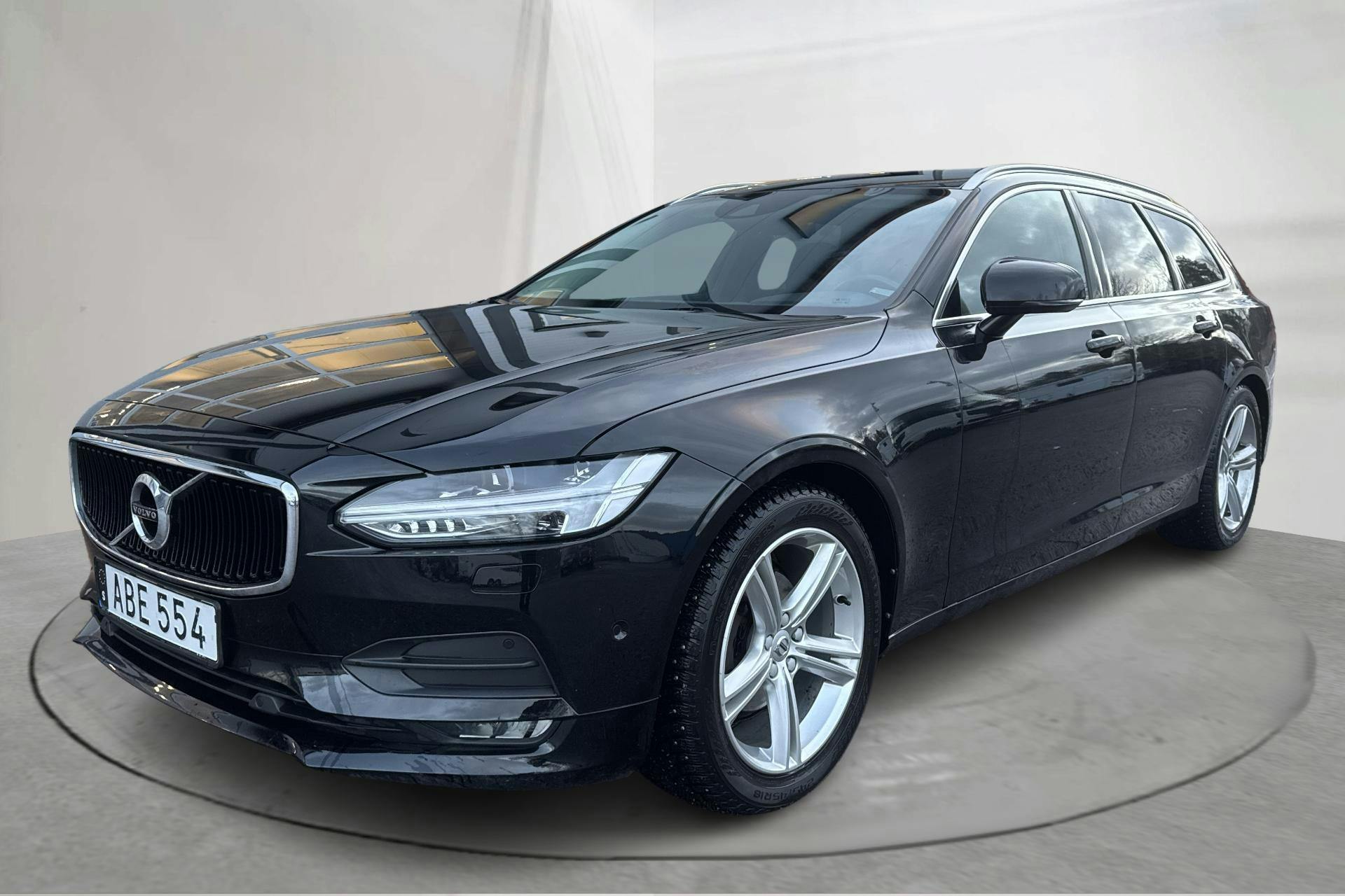 Zdjęcie prezentacyjne 1 z 17: Volvo V90 D3 AWD (150hk) - 152 050 km - Automatyczna - czarny - 2018