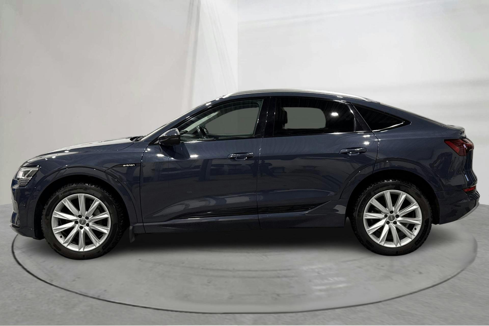 Presentation photo 2 of 19: Audi e-tron Sportback 55 quattro 95kWh (360hk) - 95 430 km - Automatic - blue - 2022