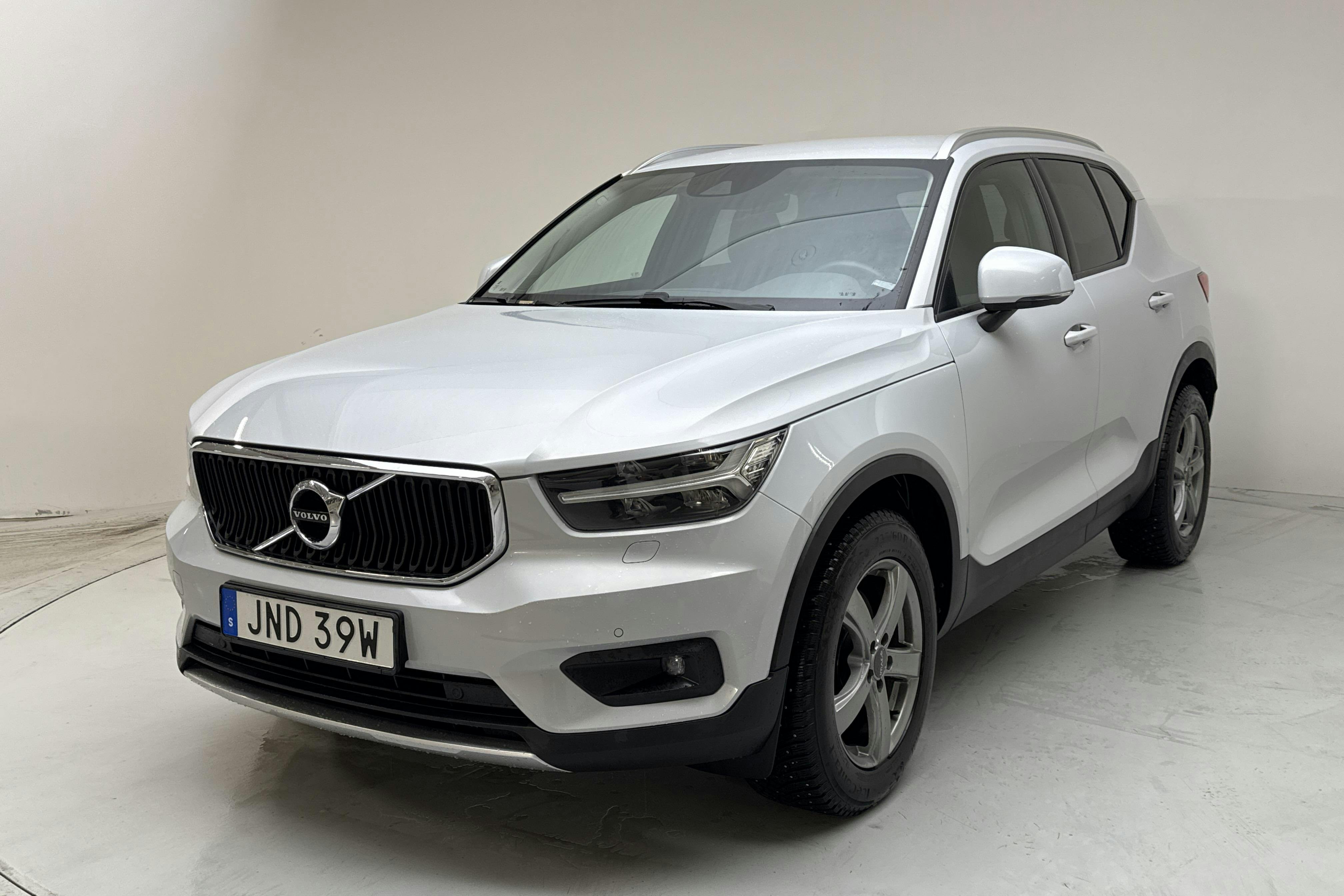 Präsentationsfoto 1 von 15: Volvo XC40 D4 AWD (190hk) - 130 420 Kilometer - Verkaufsautomat - Silber - 2020