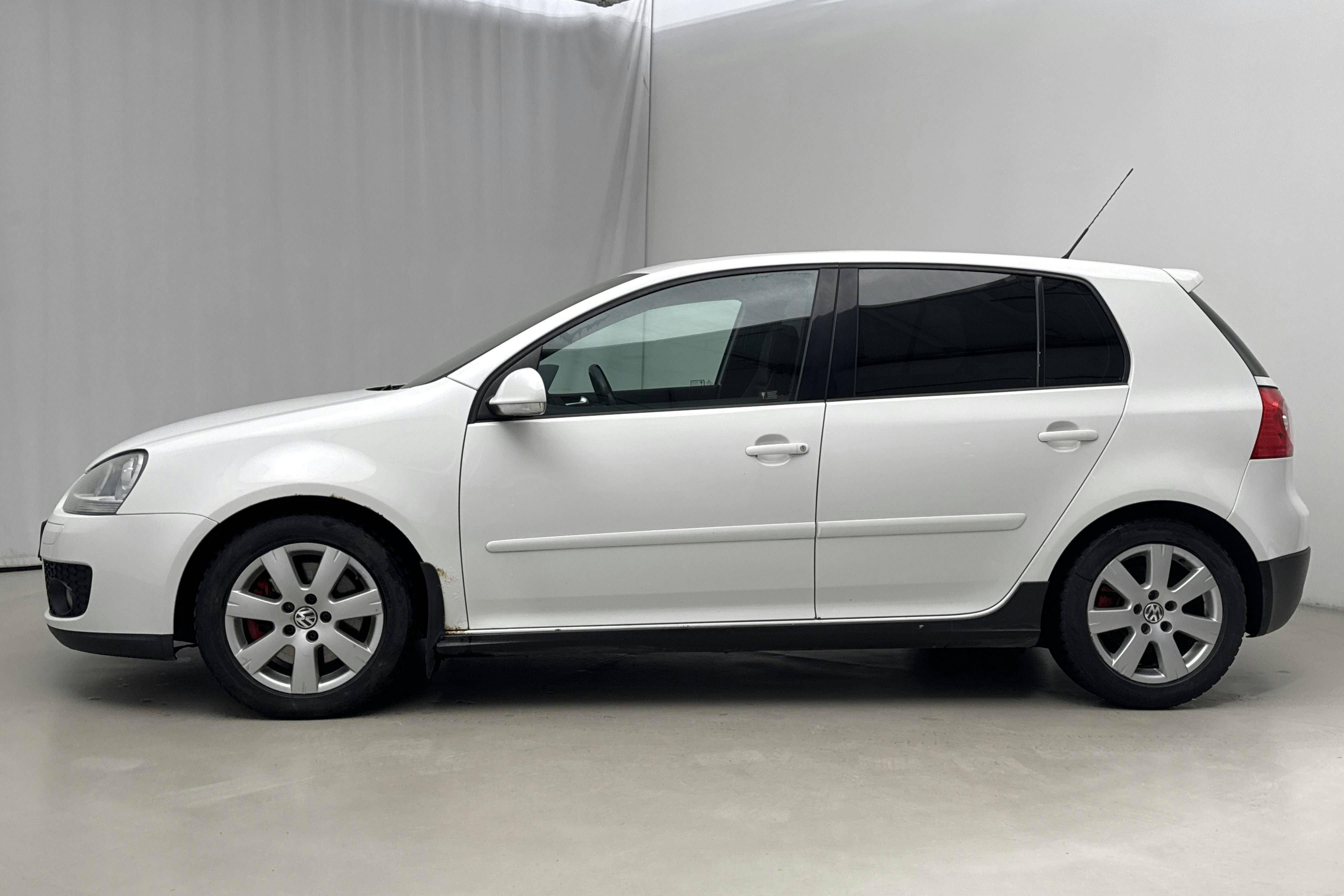 Presentation photo 2 of 13: VW Golf A5 2.0 GTI 5dr (200hk) - 159 800 km - Automatic - white - 2009