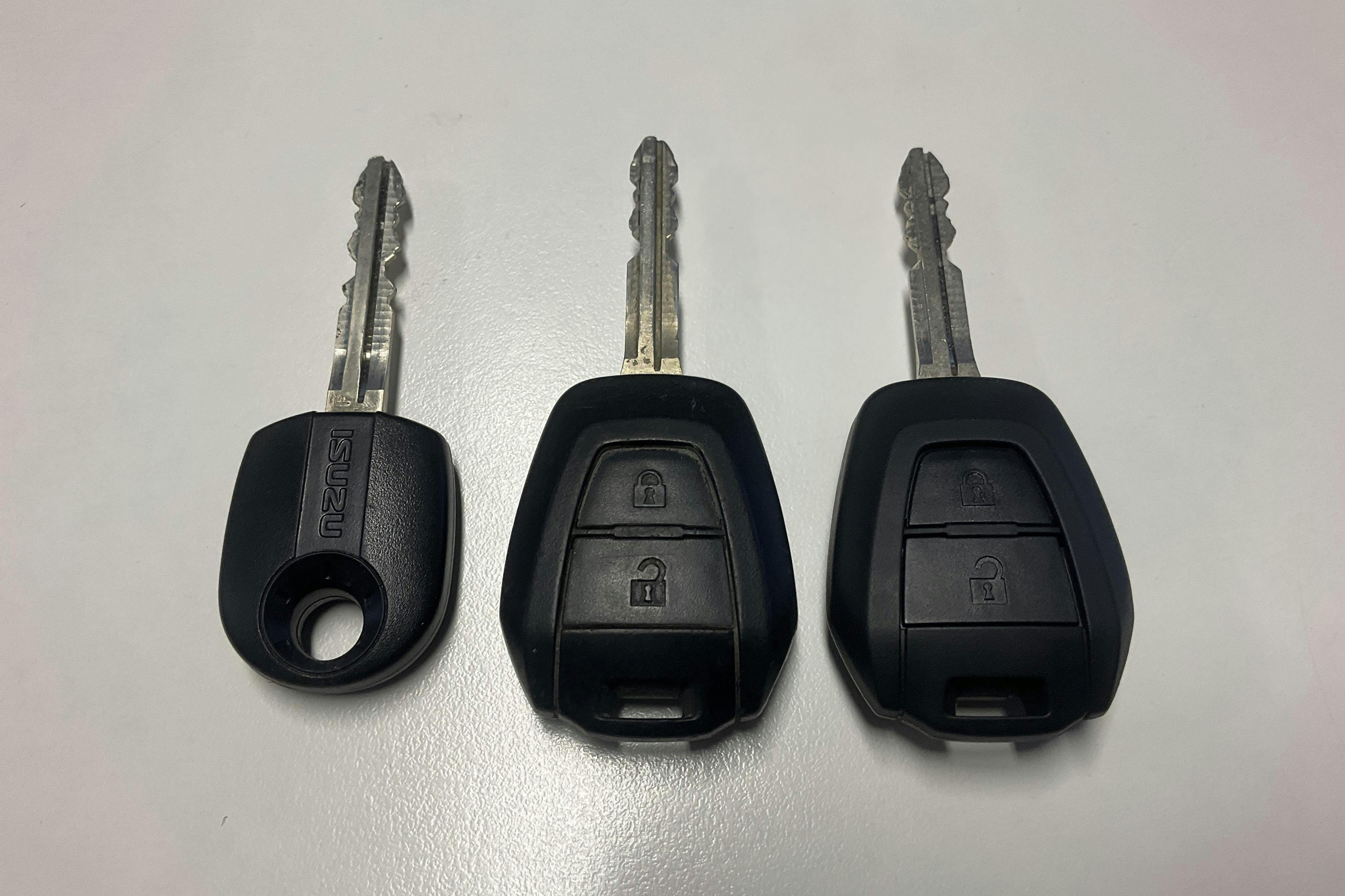 Presentationsfoto 12 av 12: Isuzu D-MAX 2.5 DDI 4WD (163hk) - 15 656 mil - Manuell - svart - 2016