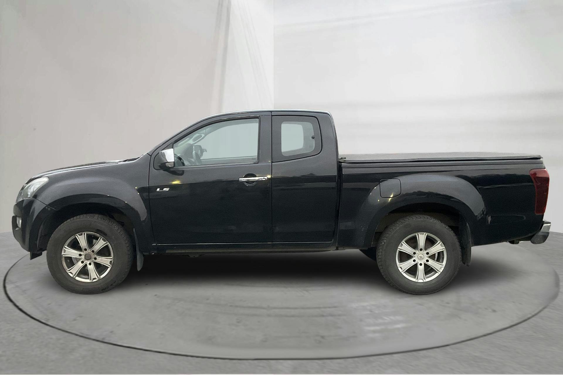 Presentationsfoto 2 av 12: Isuzu D-MAX 2.5 DDI 4WD (163hk) - 15 656 mil - Manuell - svart - 2016