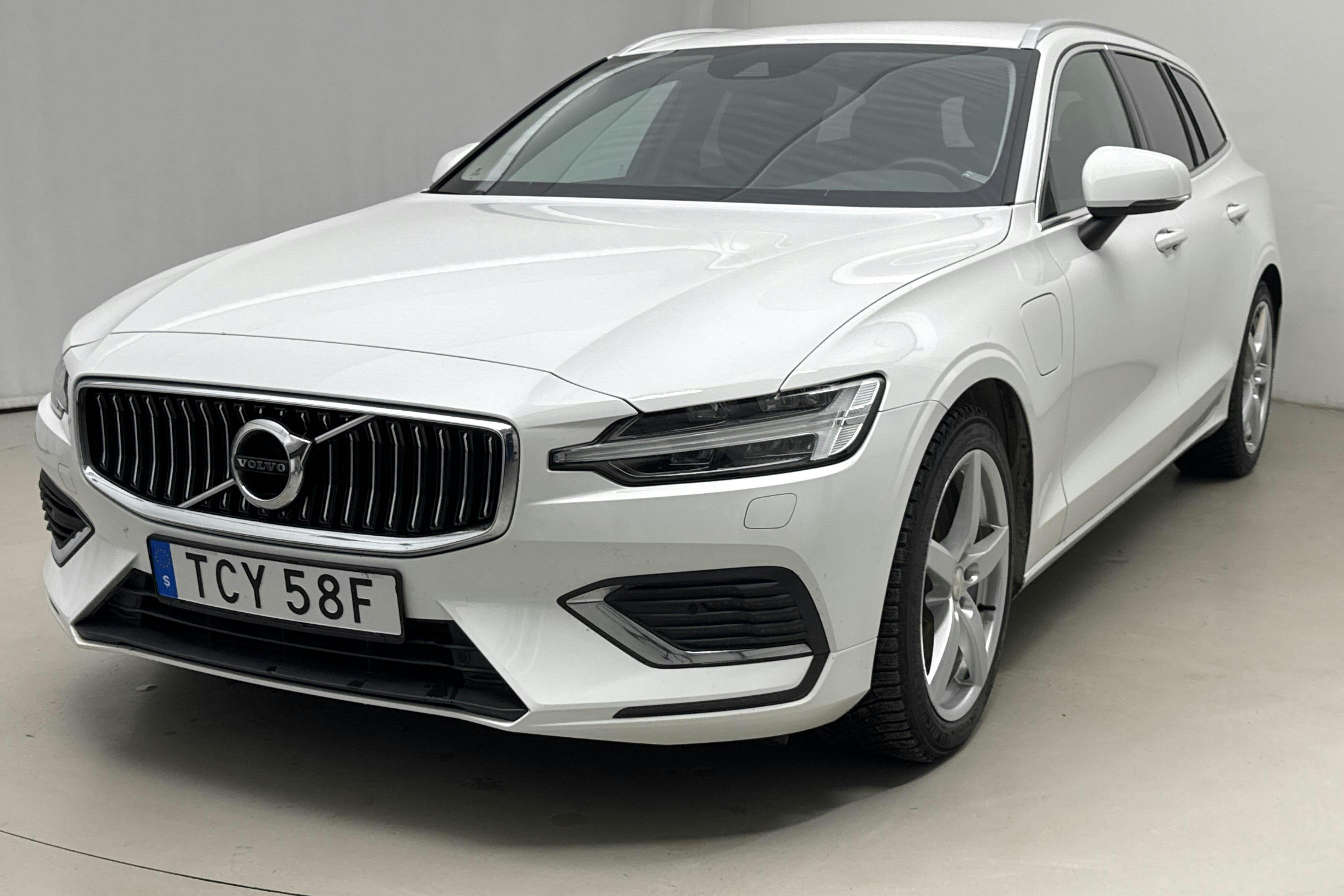Presentation photo 1 of 19: Volvo V60 T6 AWD Recharge (350hk) - 98 600 km - Automatic - white - 2022