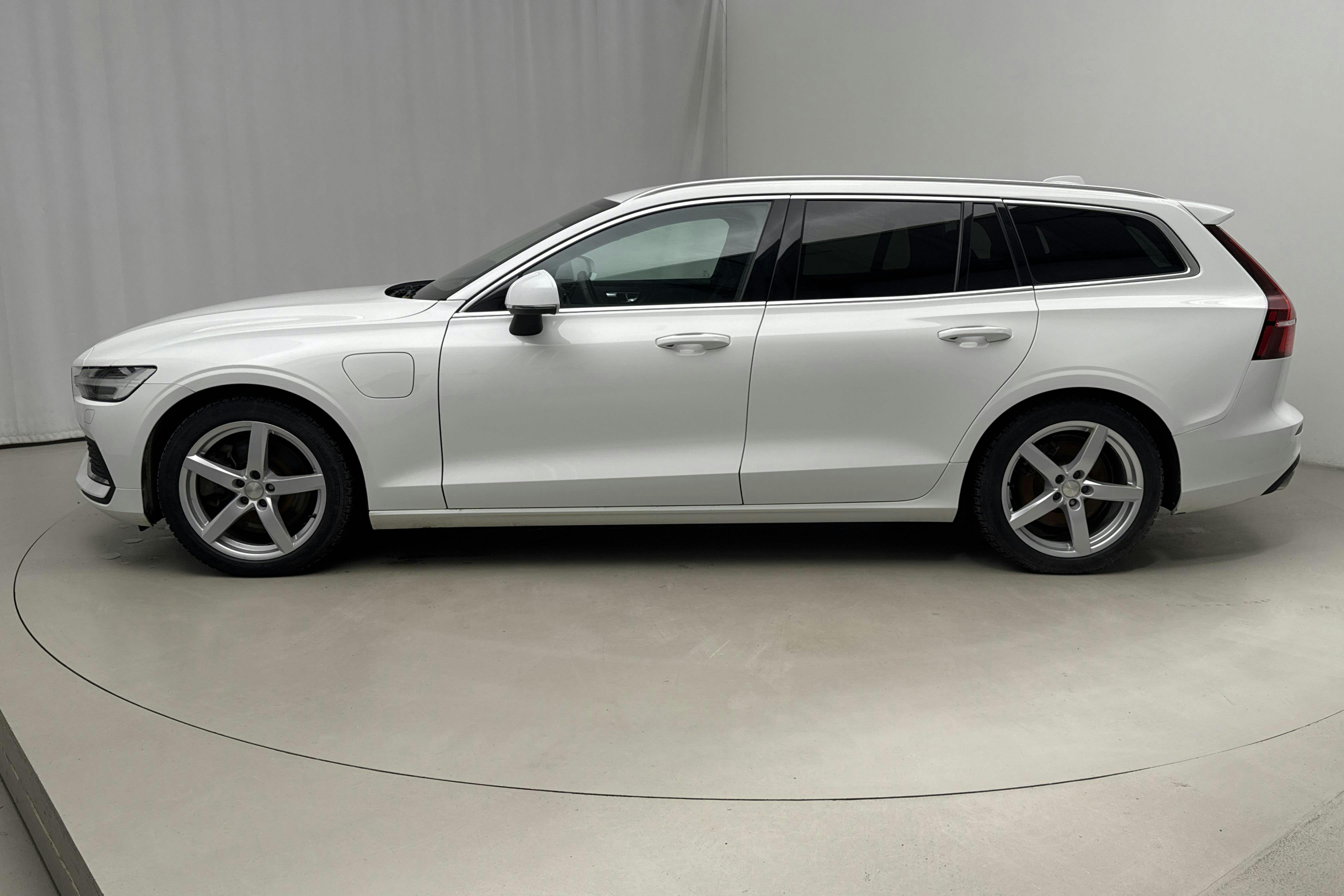 Presentation photo 2 of 19: Volvo V60 T6 AWD Recharge (350hk) - 98 600 km - Automatic - white - 2022