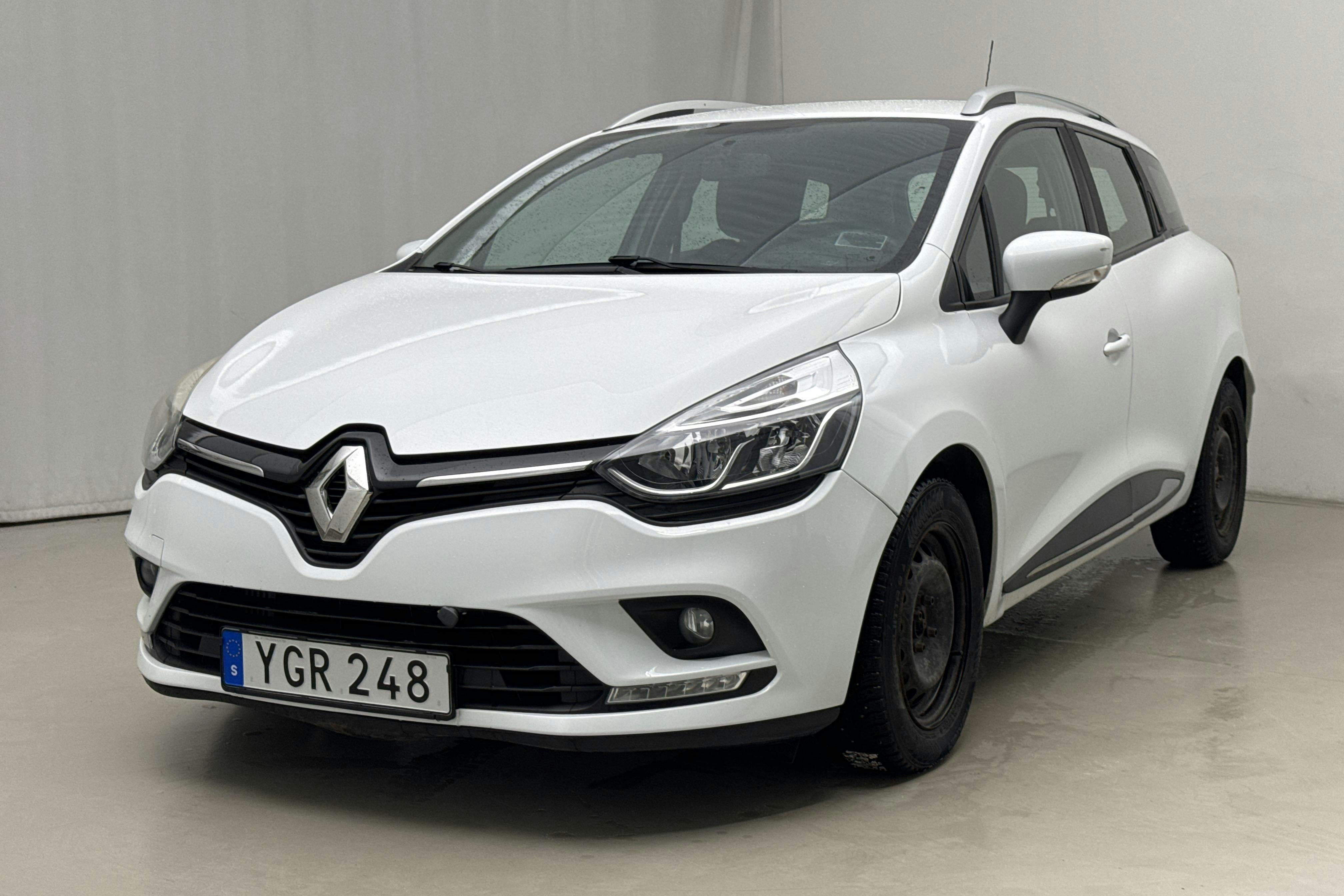 Presentation photo 1 of 19: Renault Clio IV 1.5 dCi Sports Tourer (90hk) - 75 940 km - Manual - white - 2017