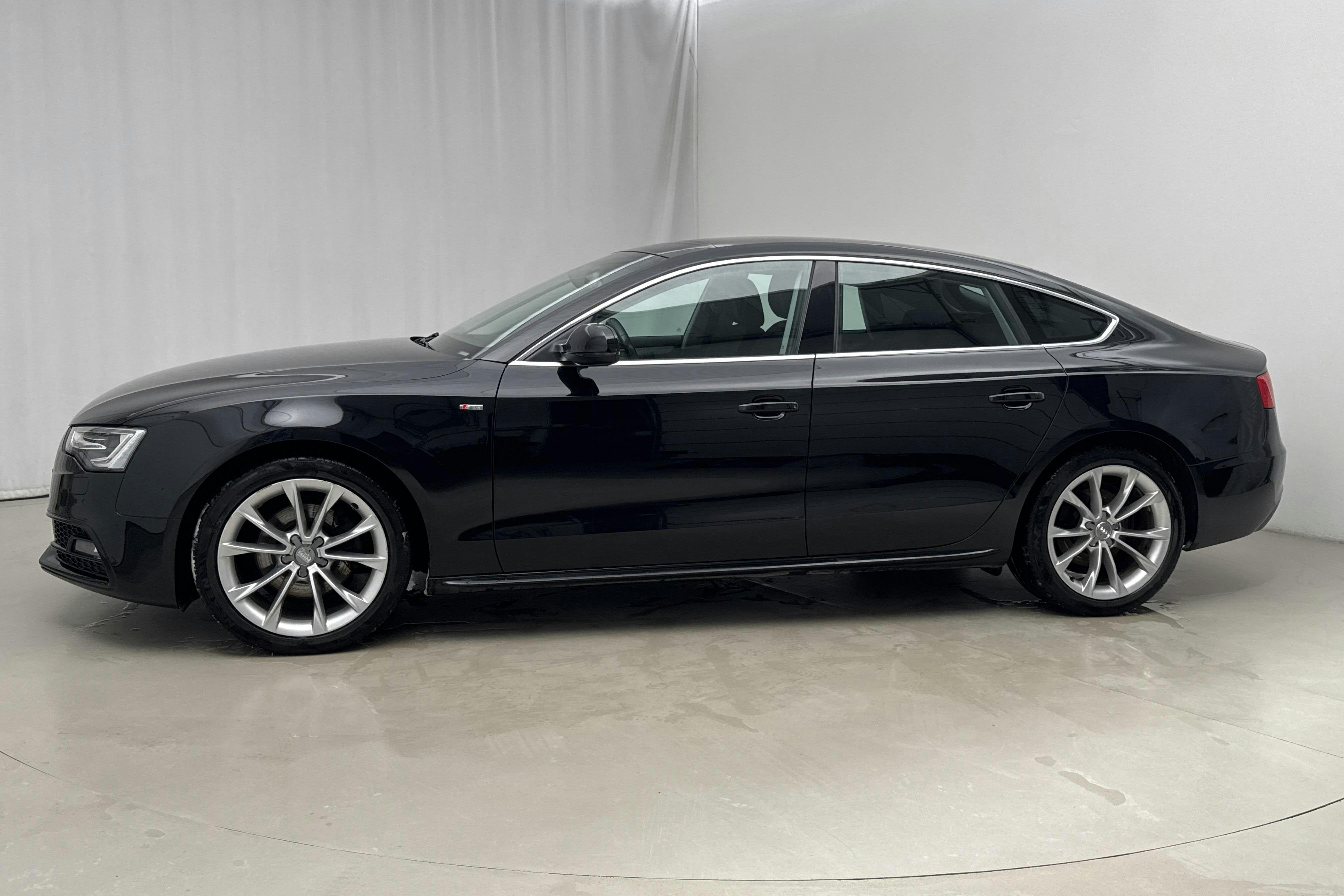 Præsentationsfoto 2 af 14: Audi A5 1.8 TFSI Sportback (177hk) - 132 630 kilometer - Salgsautomat - Sort - 2016