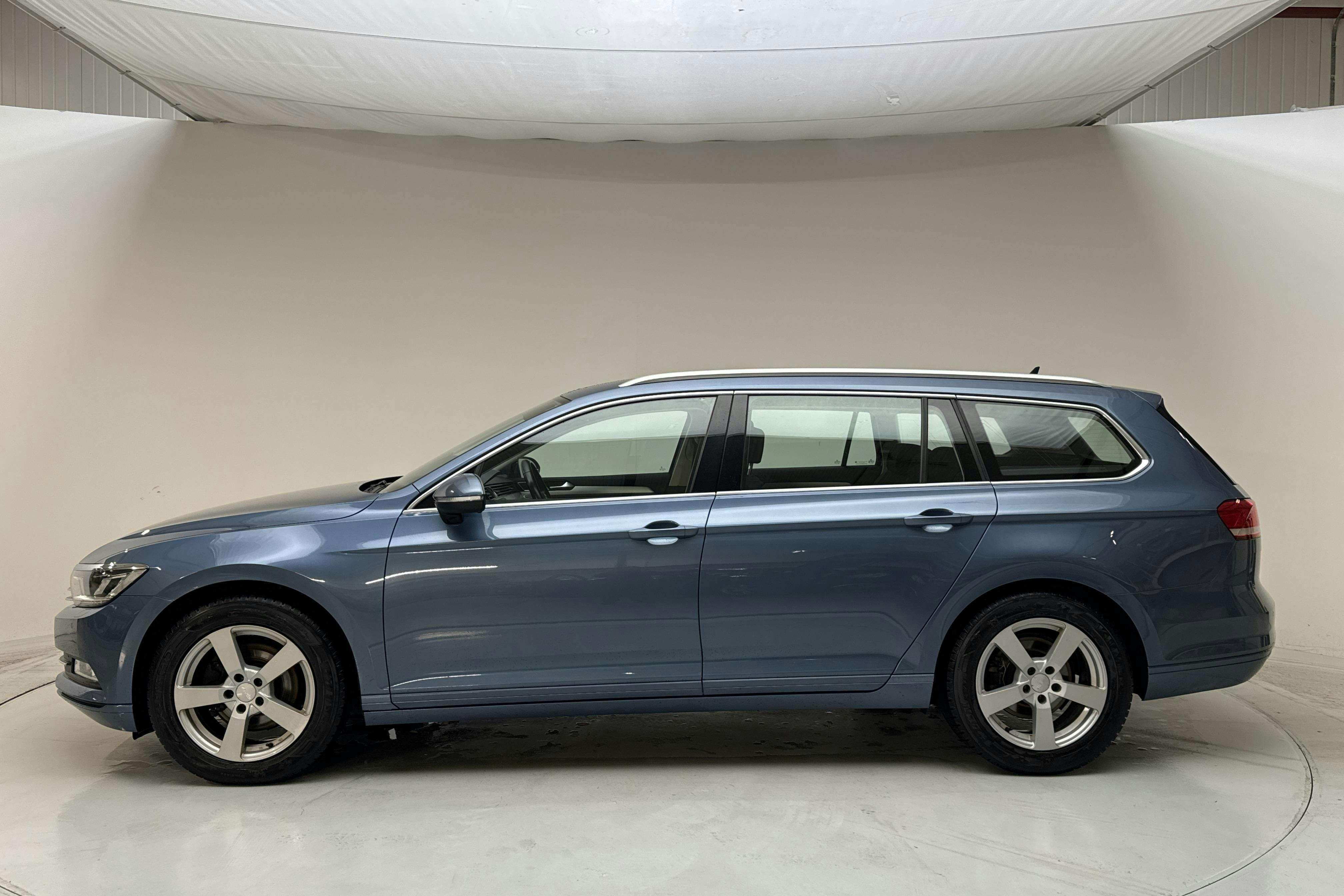 Presentation photo 2 of 16: VW Passat 2.0 TDI Sportscombi (150hk) - 148 480 km - Automatic - blue - 2018