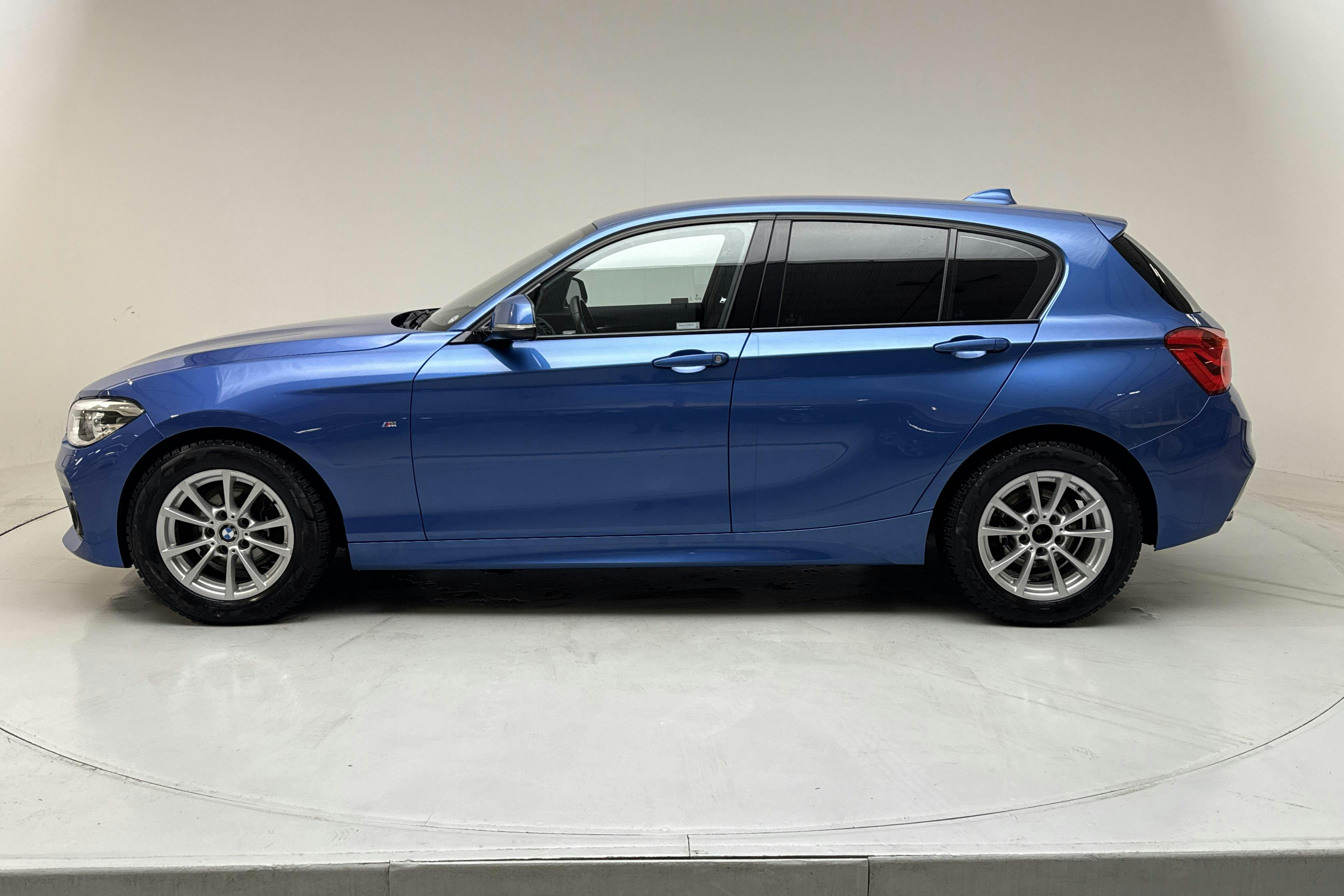 Presentationsfoto 2 av 13: BMW 120d xDrive 5dr, F20 (190hk) - 11 431 mil - Automat - blå - 2017