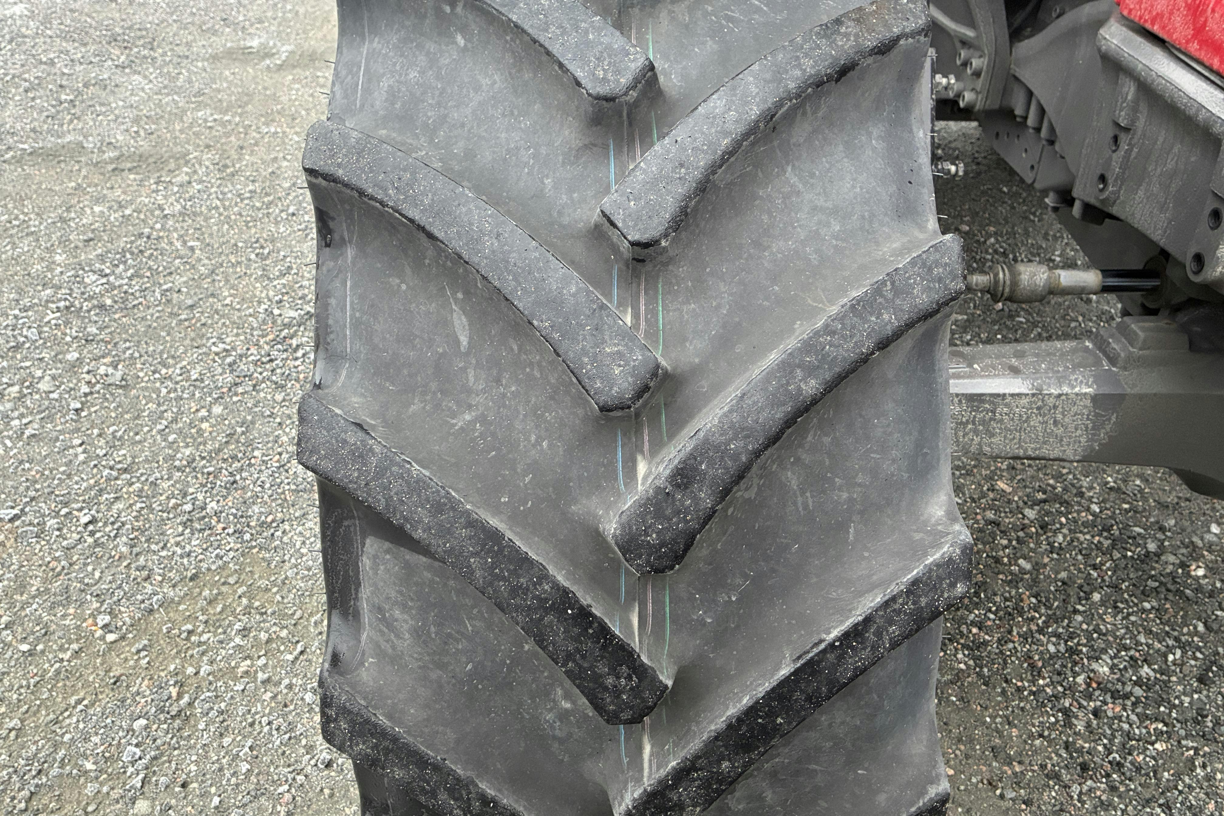 Presentation photo 90 of 90: VALTRA N 113 N-SERIES -  - red - 2012