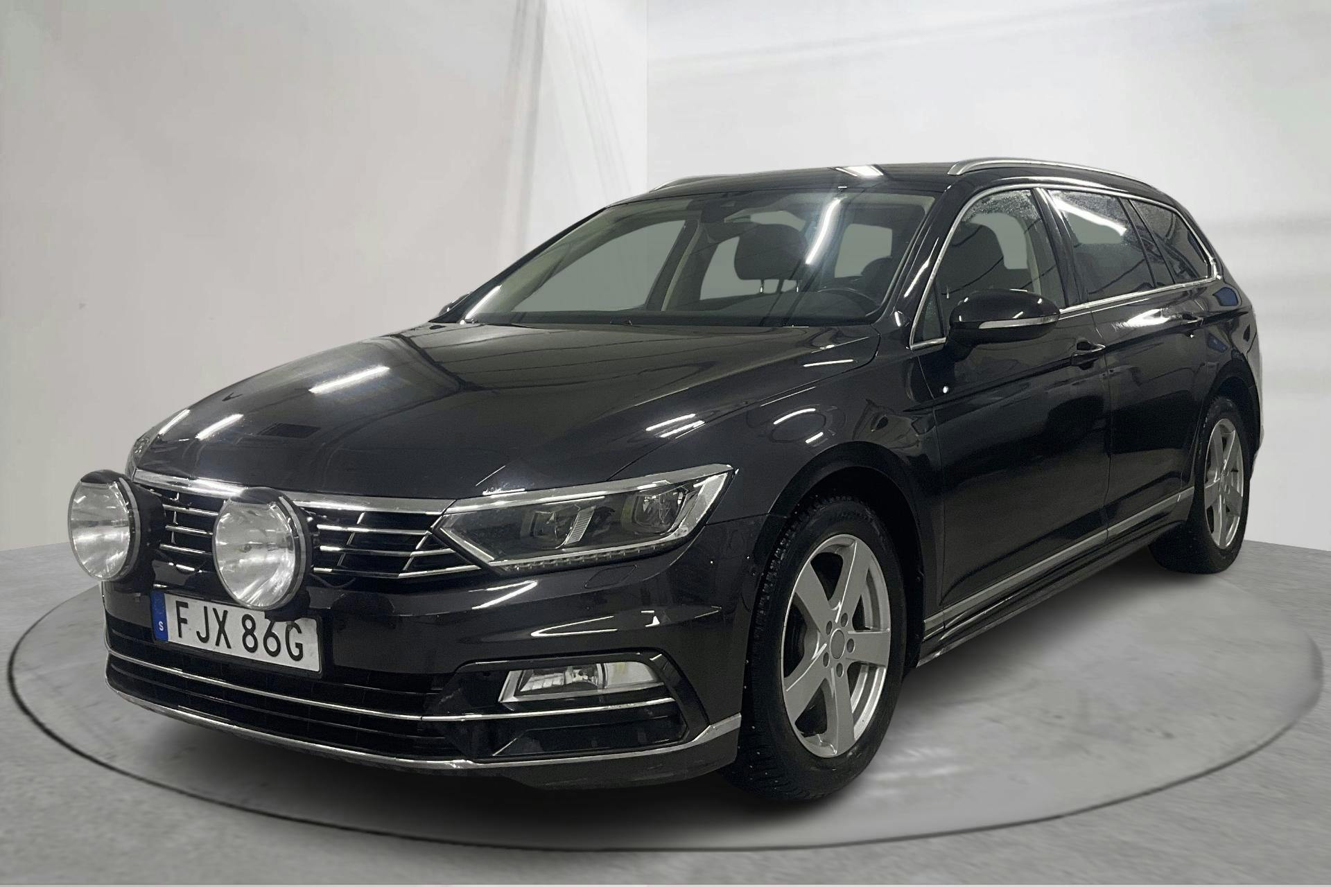 Presentationsfoto 1 av 25: VW Passat 2.0 TDI Sportscombi 4MOTION (190hk) - 13 710 mil - Automat - Dark Grey - 2019