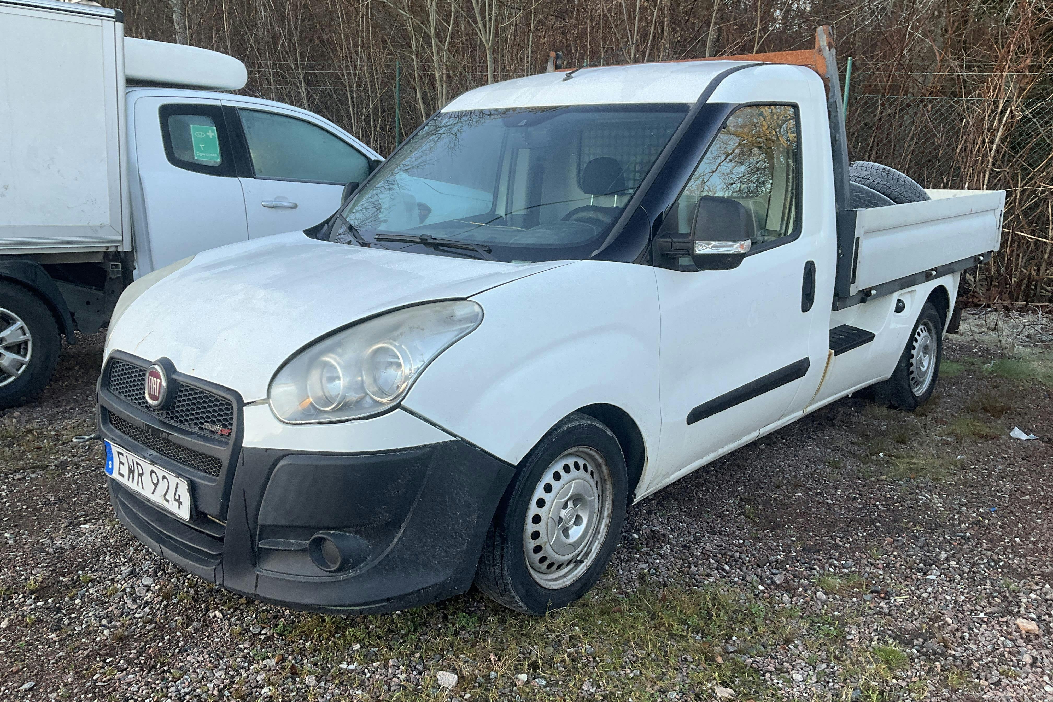 Presentationsfoto 1 av 12: Fiat Doblo Cargo 1.3 MJT (90hk) - 19 961 mil - Manuell - vit - 2015