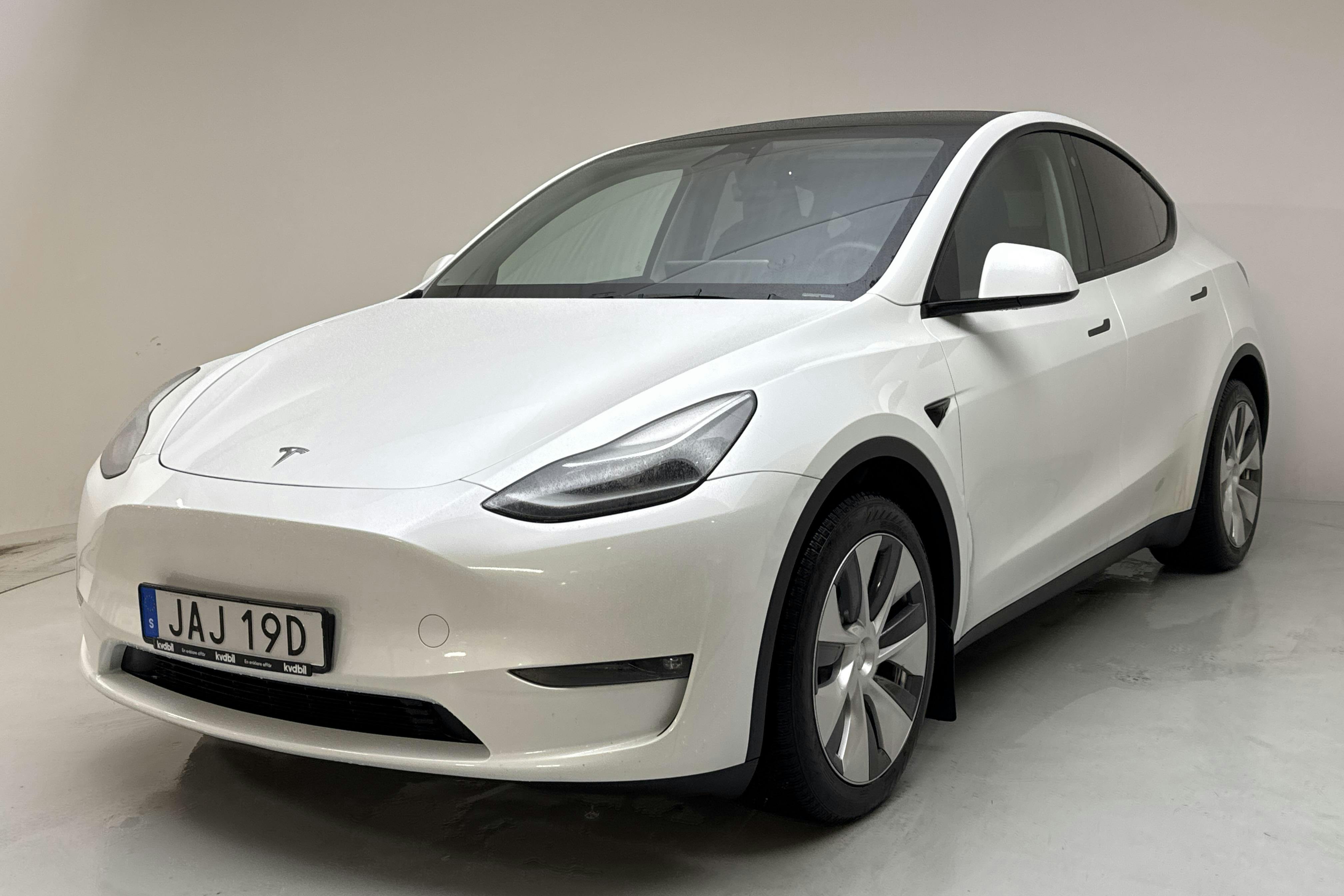 Presentationsfoto 1 av 19: Tesla Model Y Long Range Dual Motor AWD - 9 526 mil - Automat - vit - 2023