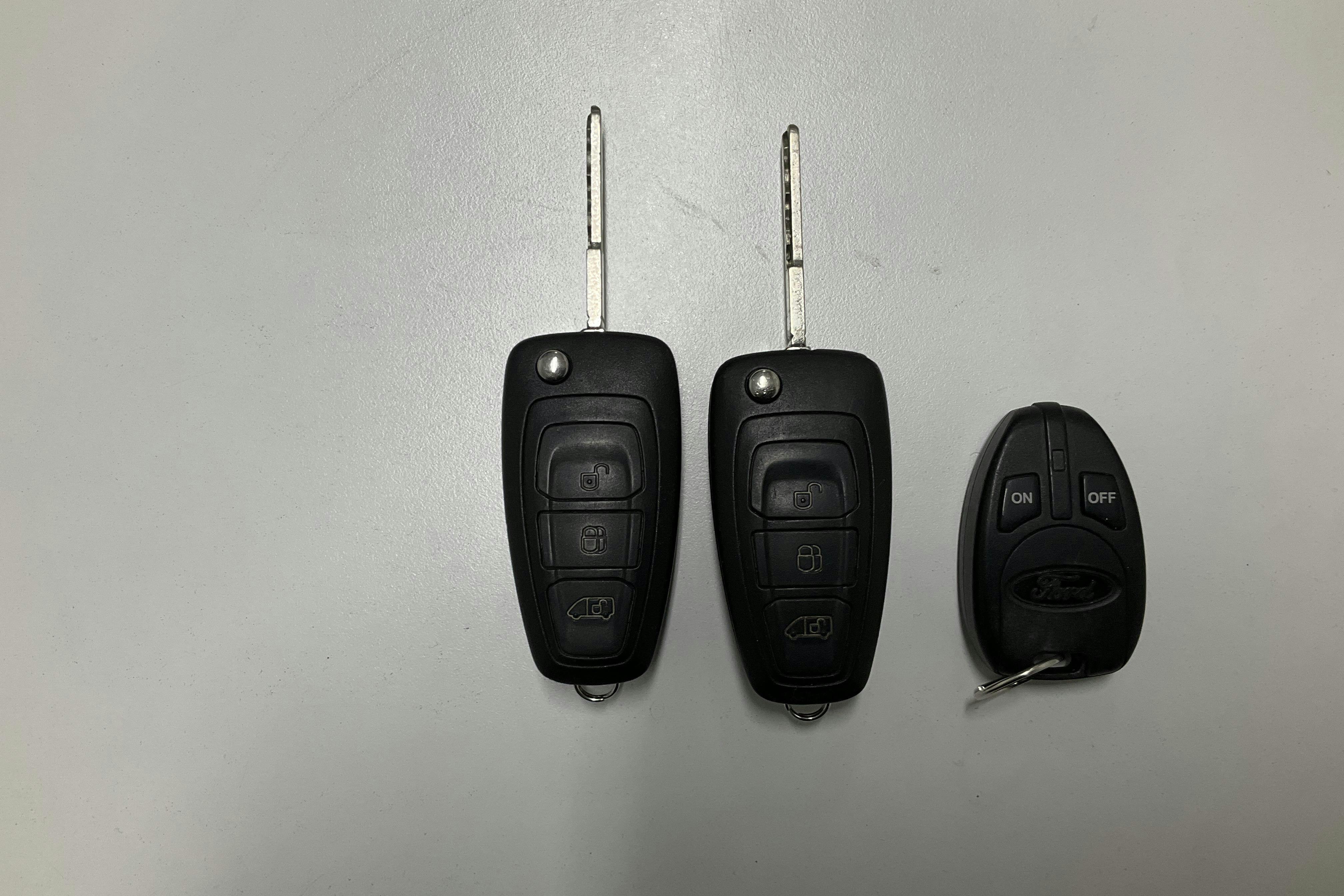 Presentationsfoto 13 av 13: Ford Transit Custom 300 MHEV (130hk) - 15 292 mil - Manuell - vit - 2021