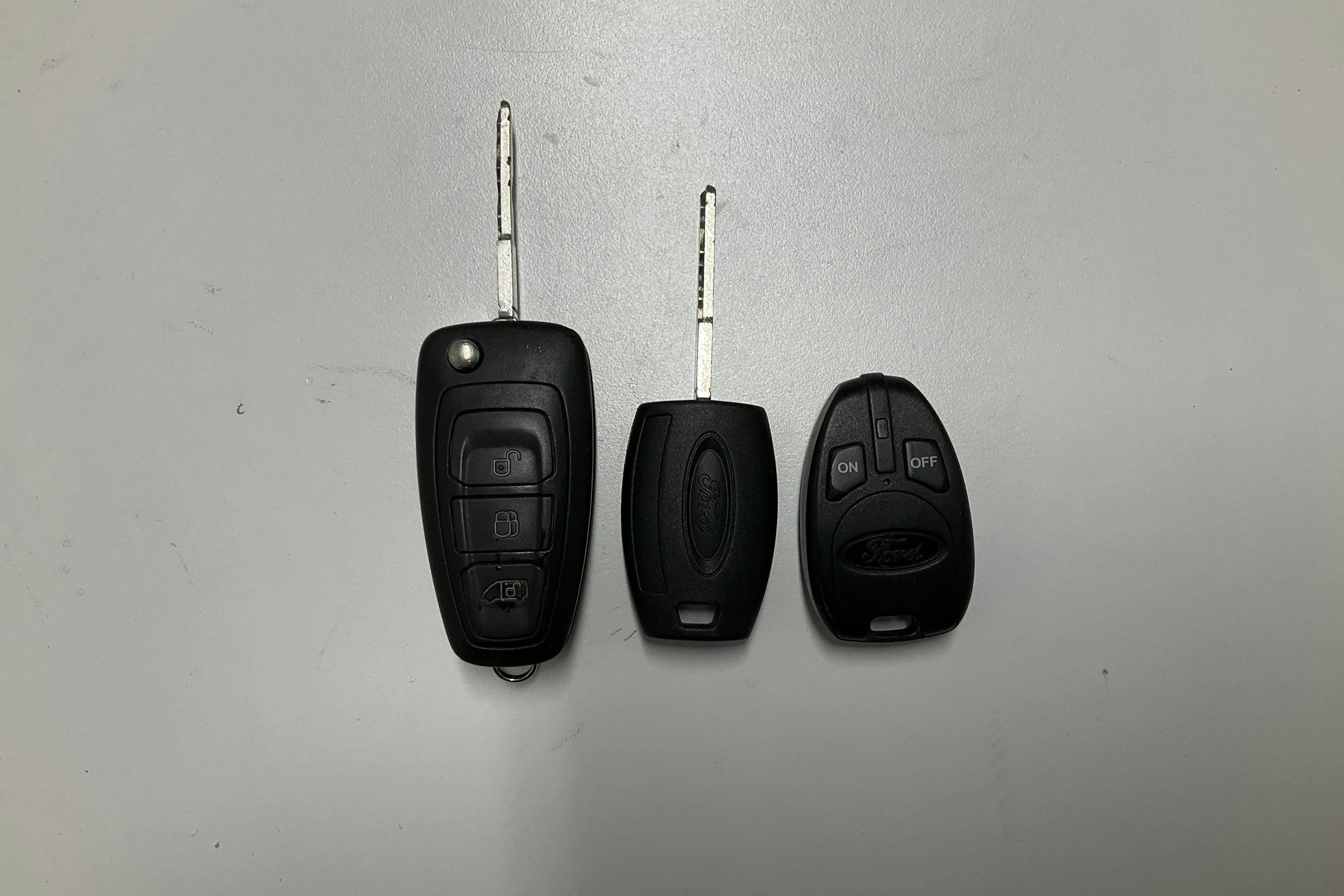 Presentationsfoto 16 av 16: Ford Transit Custom 300 MHEV (130hk) - 5 174 mil - Manuell - vit - 2023