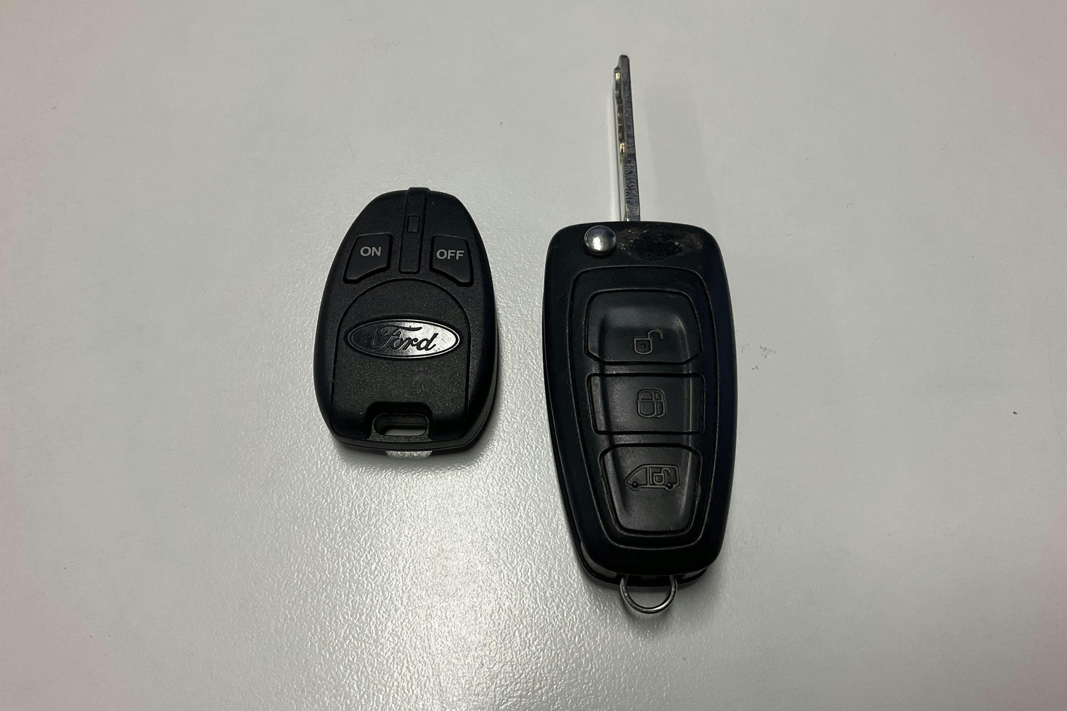 Presentationsfoto 14 av 14: Ford Transit Custom 300 MHEV (130hk) - 12 722 mil - Manuell - vit - 2021