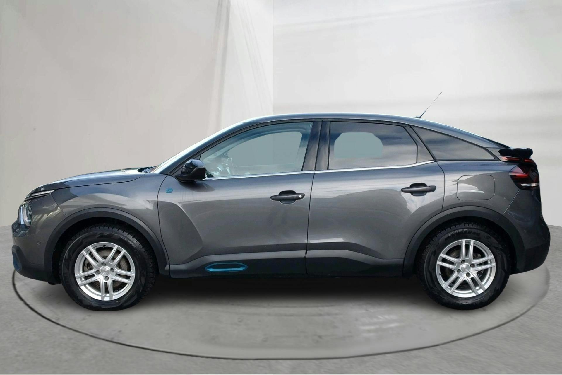 Esittelykuva 2 osoitteesta 16: Citroën e-C4 50kWh (136hk) - 76 320 km - Automaattinen - harmaa - 2022