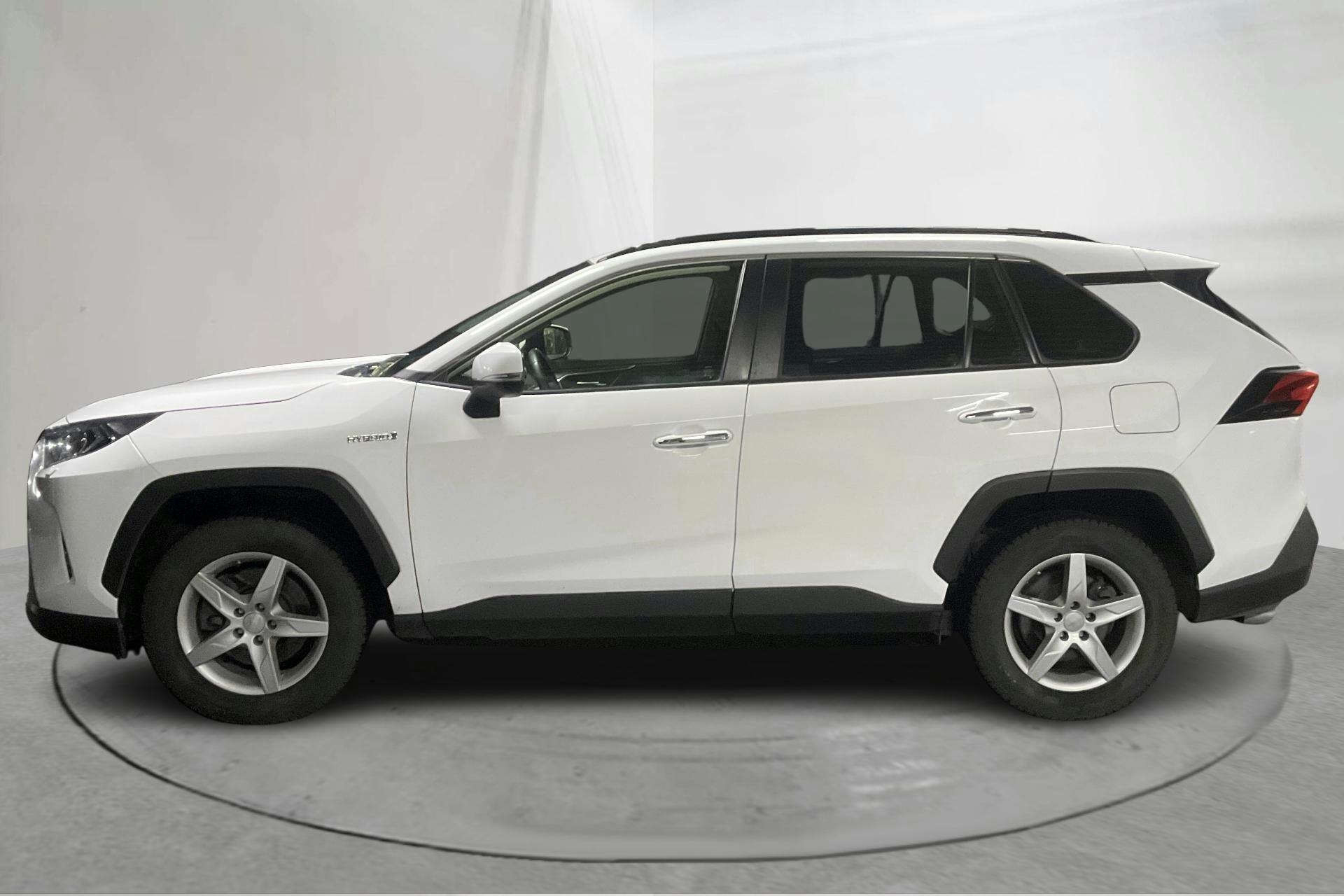 Presentationsfoto 2 av 15: Toyota RAV4 2.5 HSD AWD (222hk) - 16 942 mil - Automat - vit - 2020