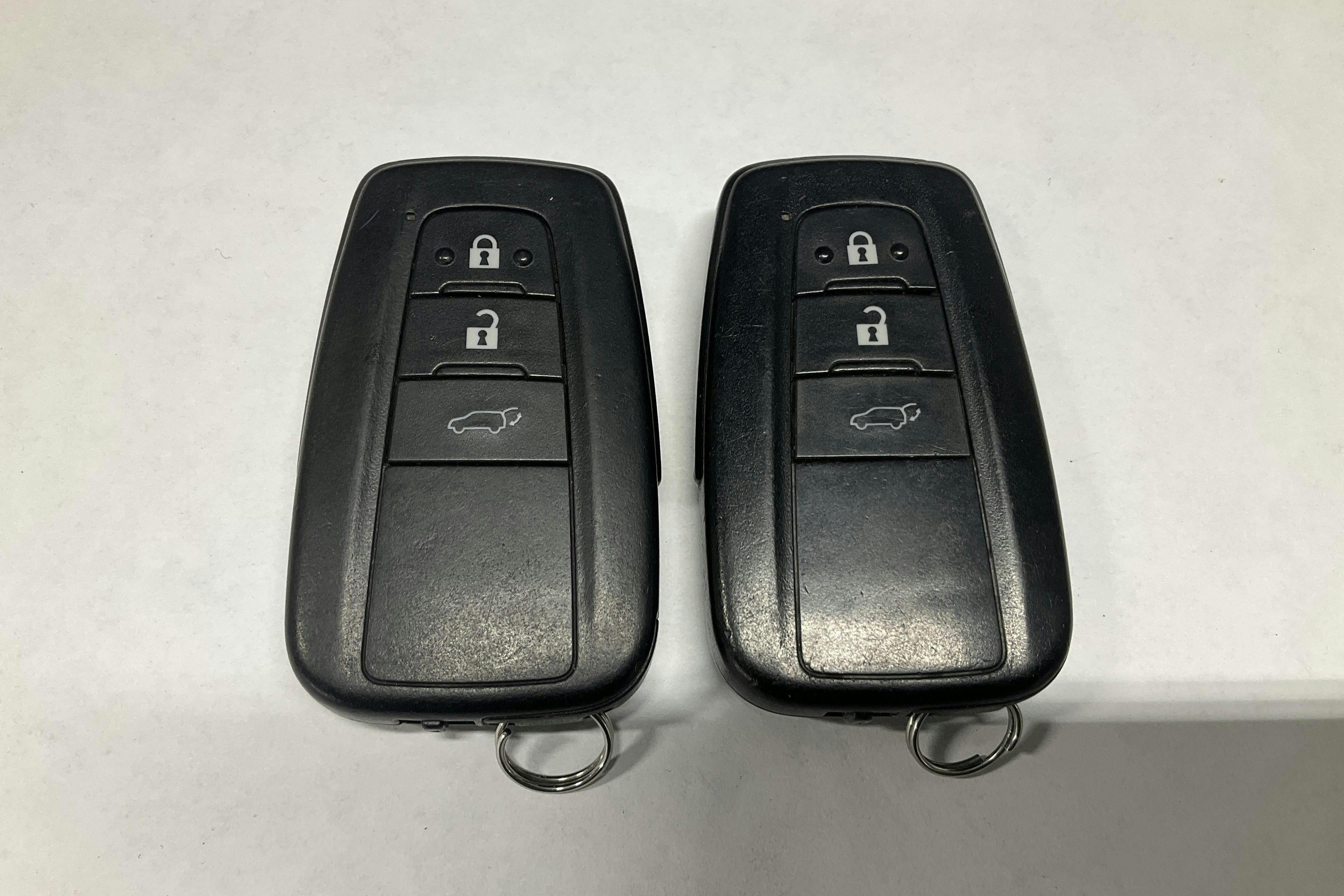 Presentationsfoto 15 av 15: Toyota RAV4 2.5 HSD AWD (222hk) - 16 942 mil - Automat - vit - 2020